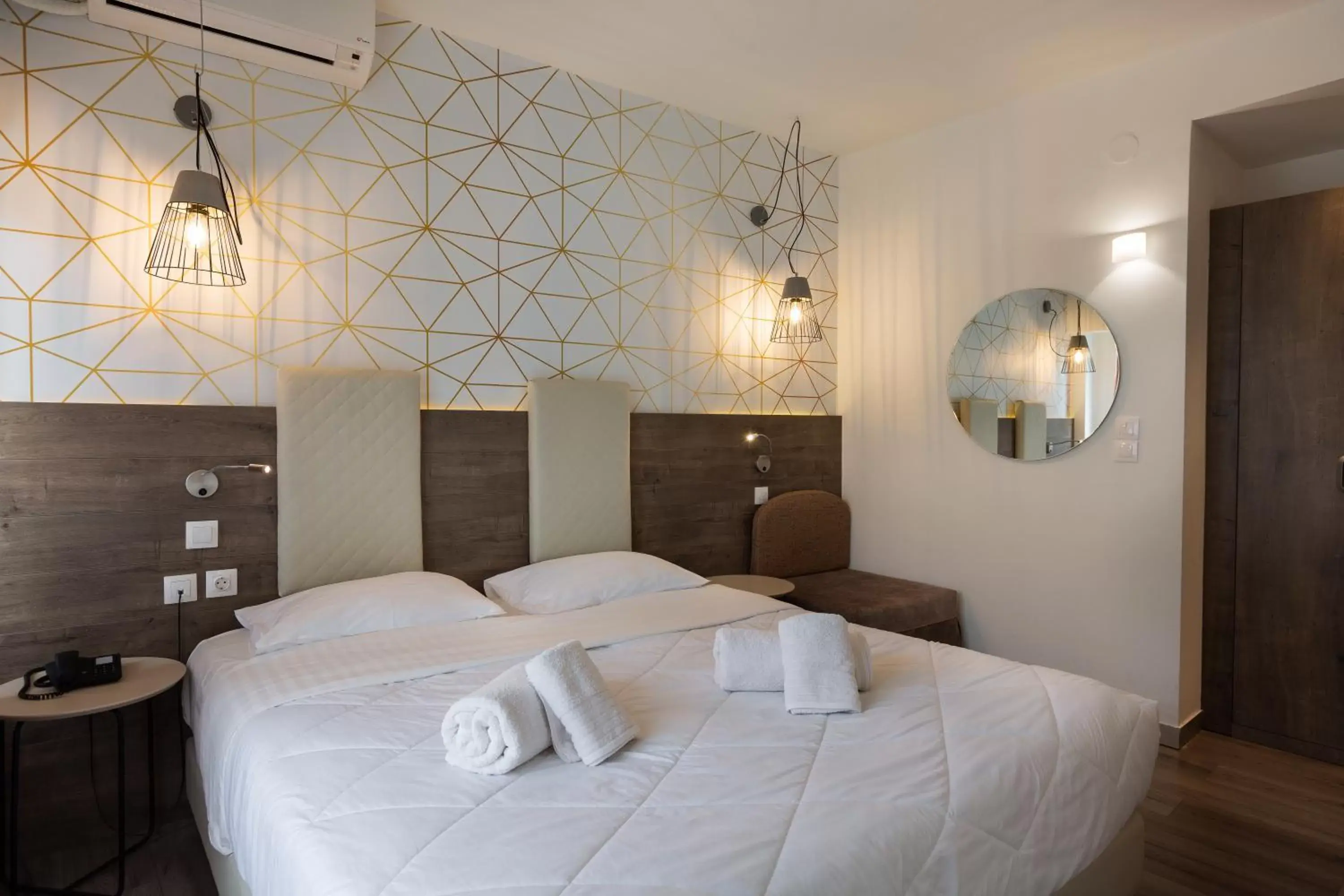 Photo of the whole room, Bed in Metropolitan Photo of the whole room, Bed in Metropolitan