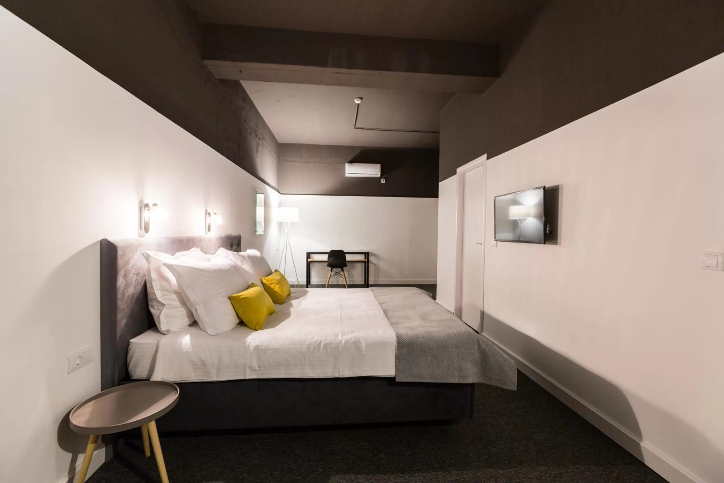 Bed in Hotel Bohemian Garni - Skadarlija