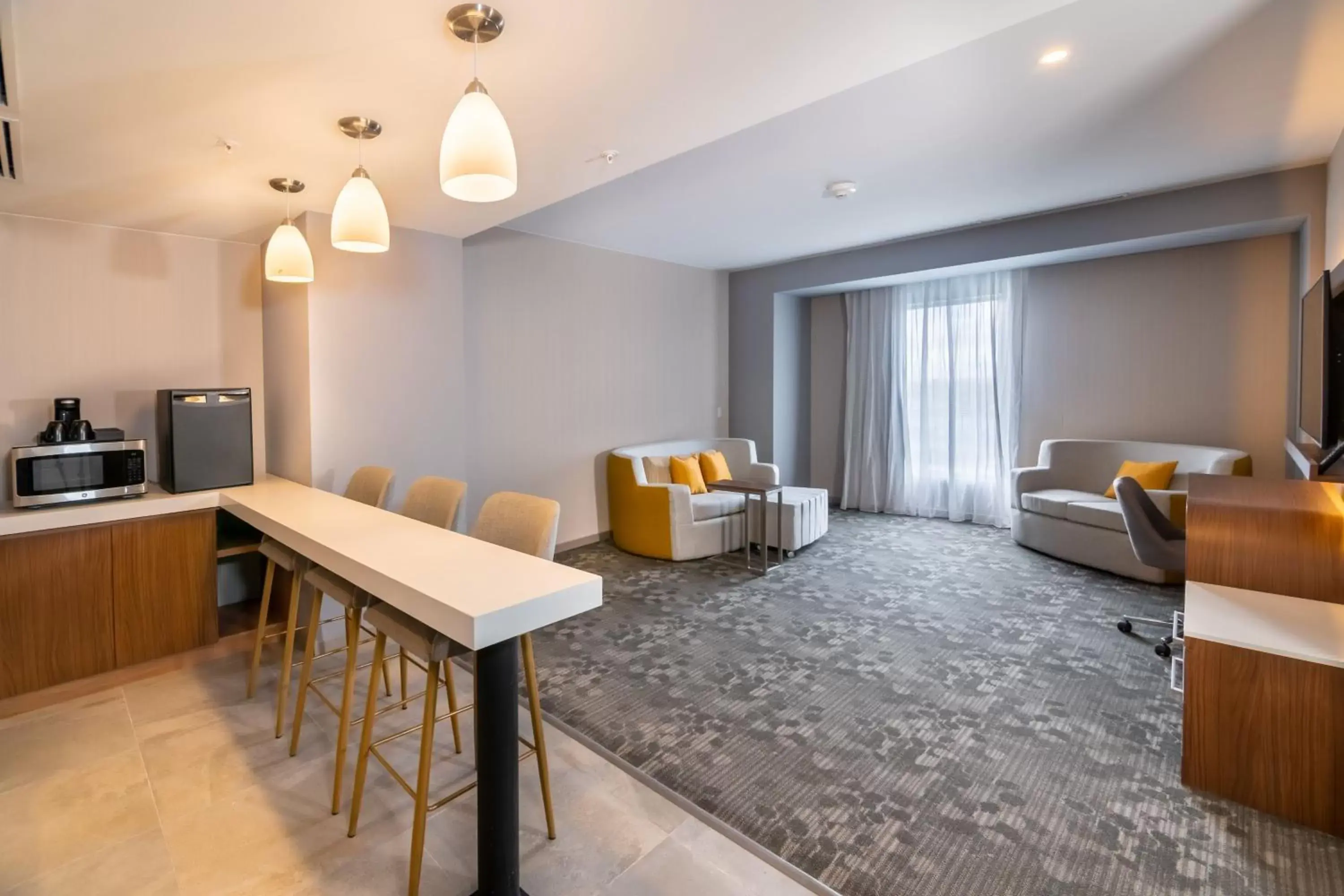 Bedroom, Seating Area in Courtyard by Marriott Mexicali