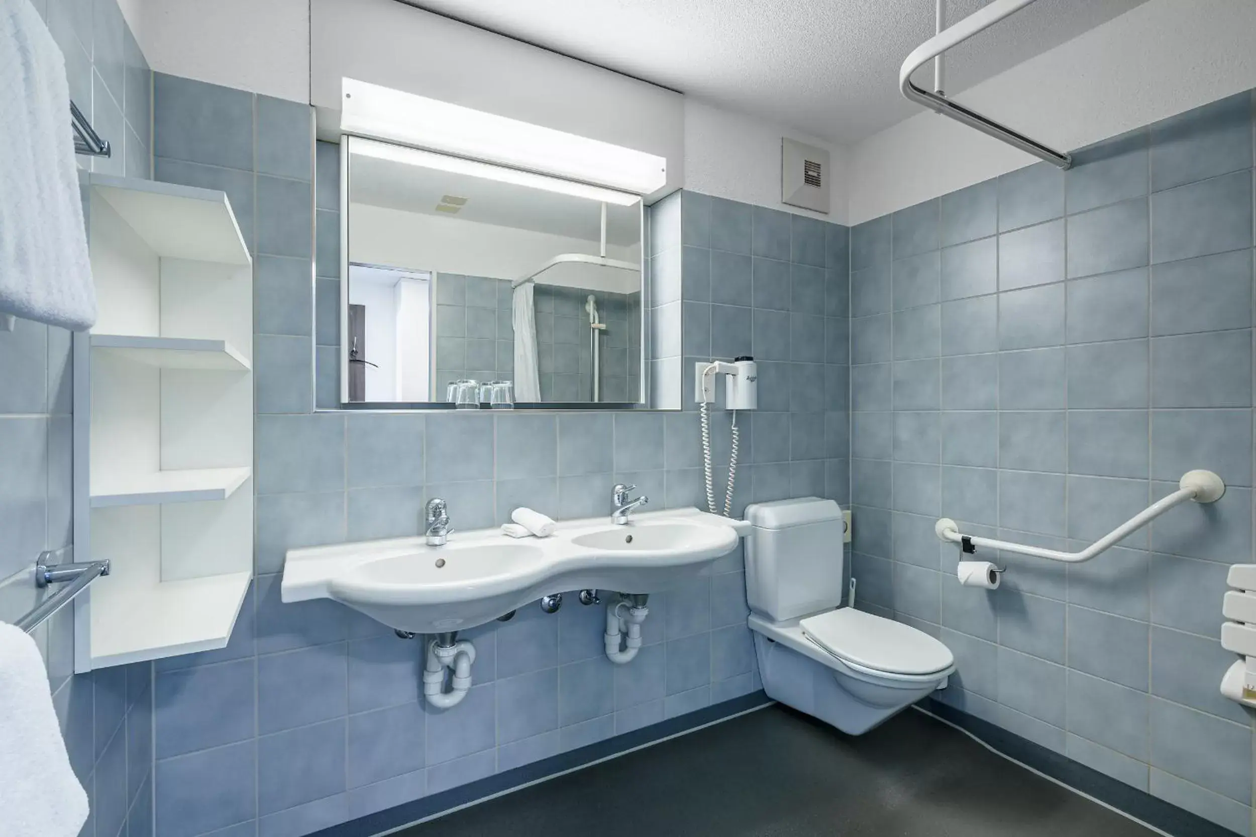 Bathroom in Hotel Artos Interlaken