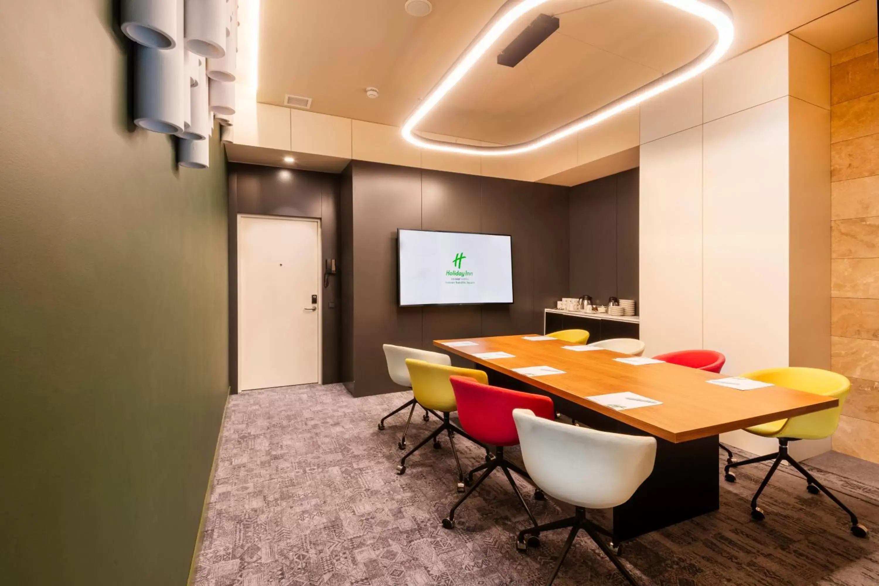 Meeting/conference room in Holiday Inn Yerevan - Republic Square, an IHG Hotel