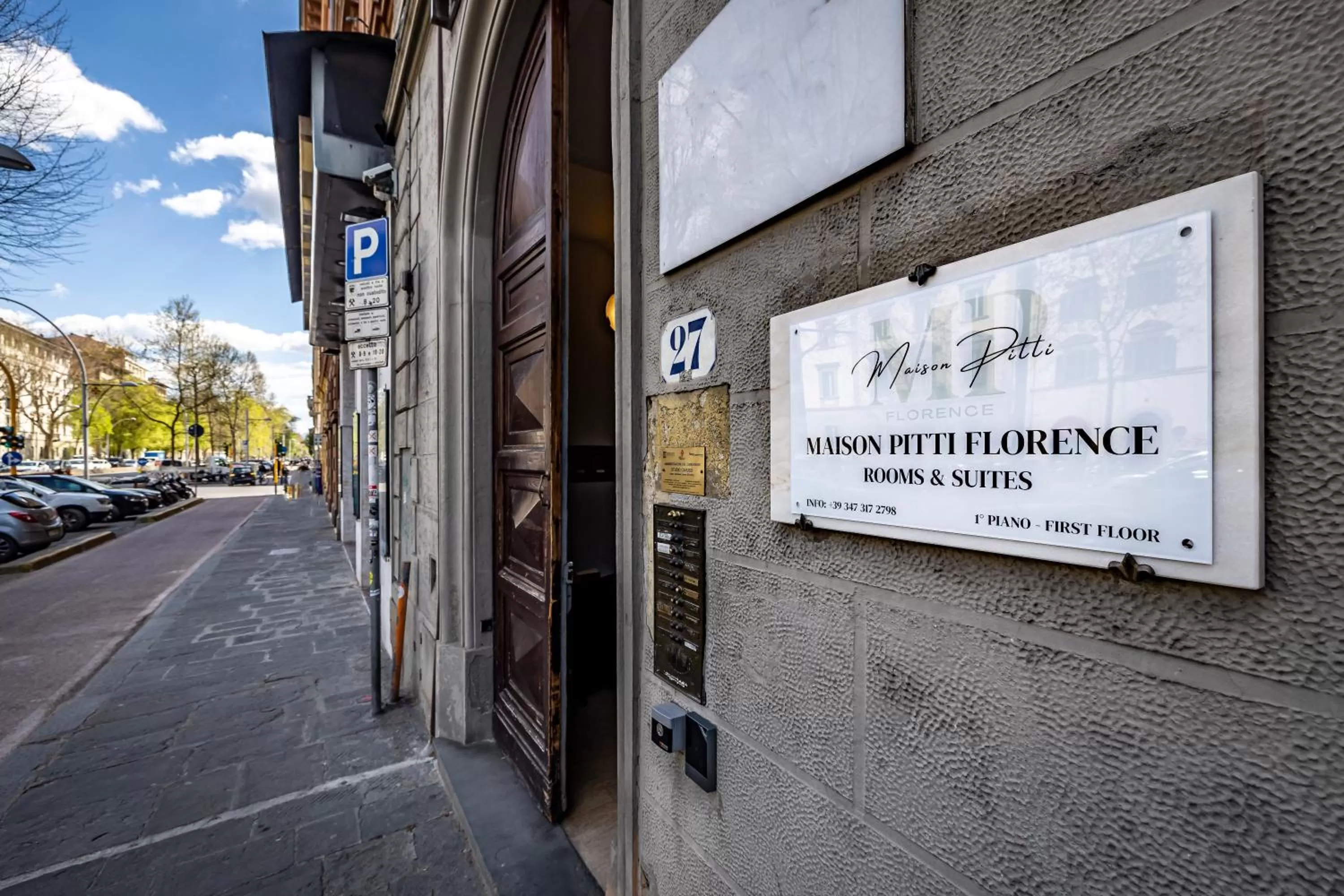 Logo/Certificate/Sign in Maison Pitti Florence
