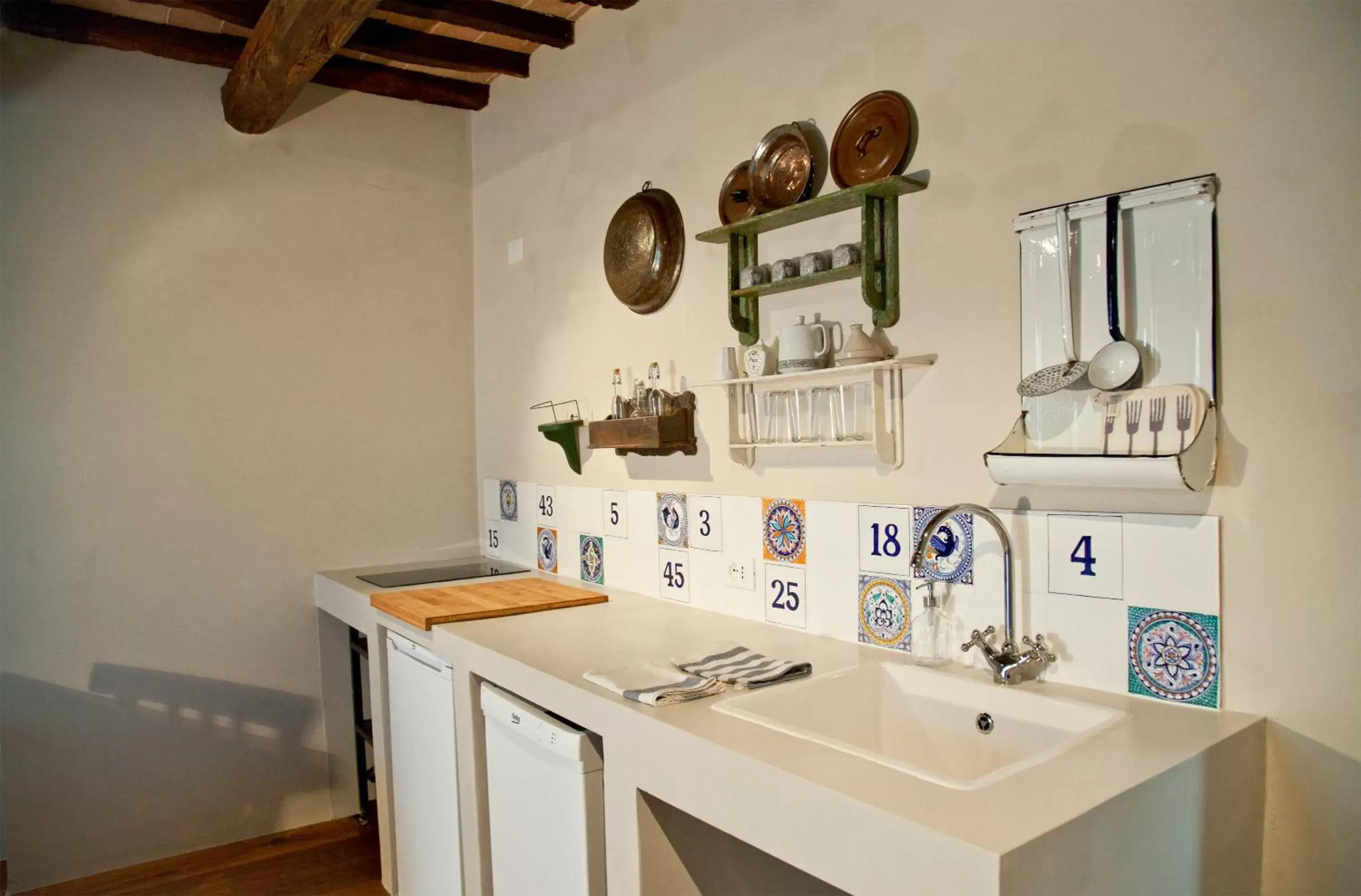 Kitchen or kitchenette, Bathroom in Azienda Agricola Baccagnano