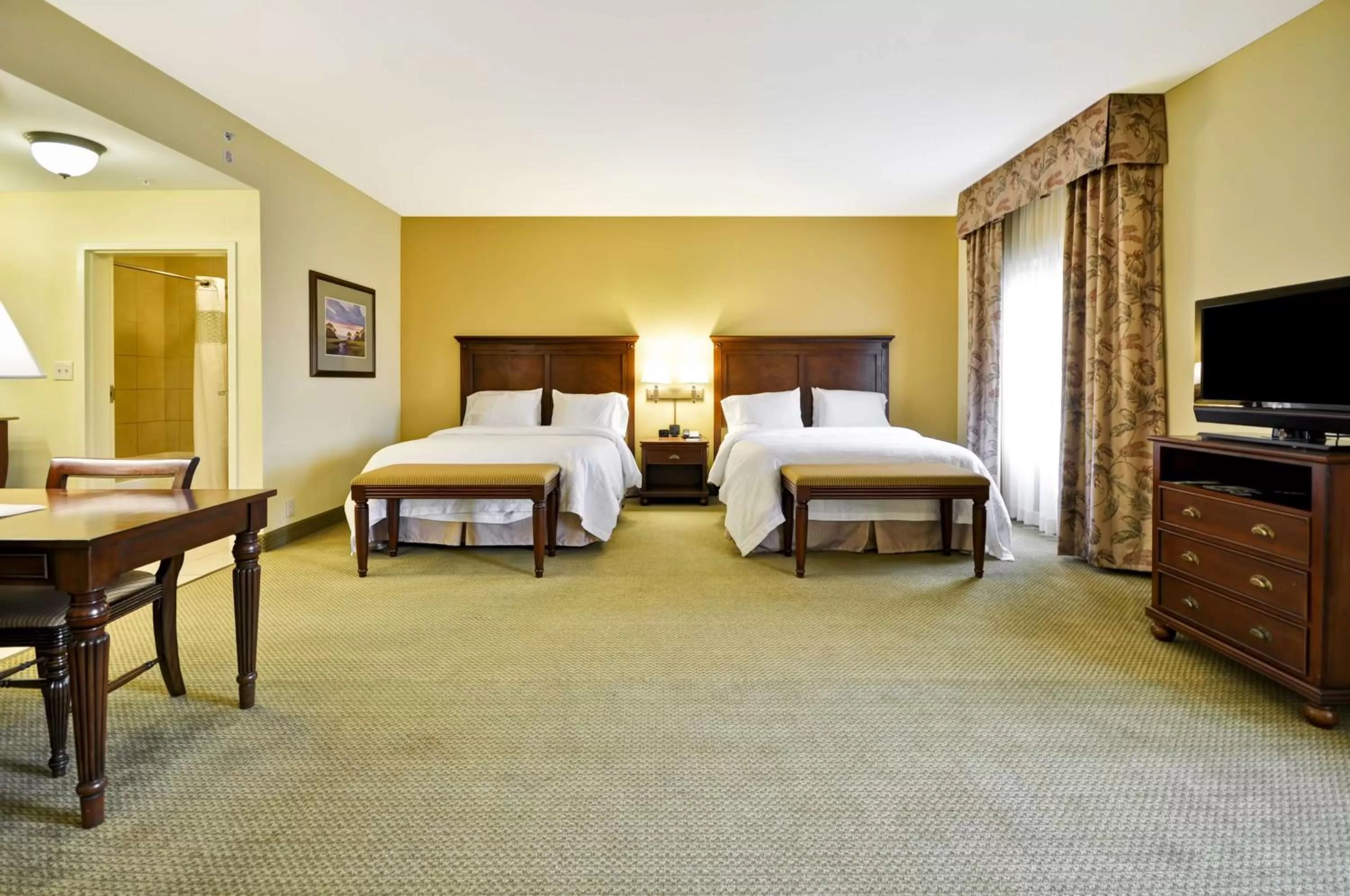 Bed in Hampton Inn & Suites North Charleston-University Boulevard