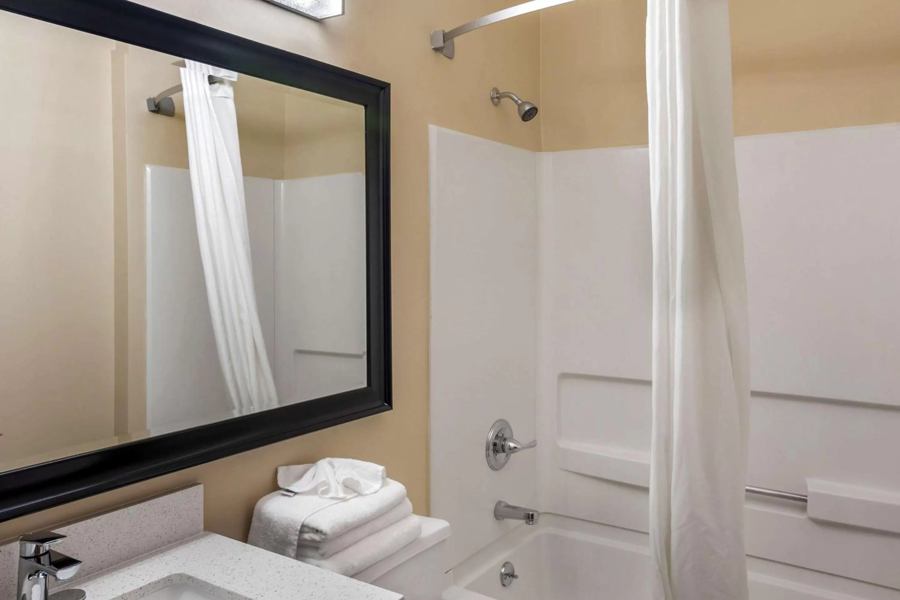 Bathroom in Quality Inn Overland Park Kansas City