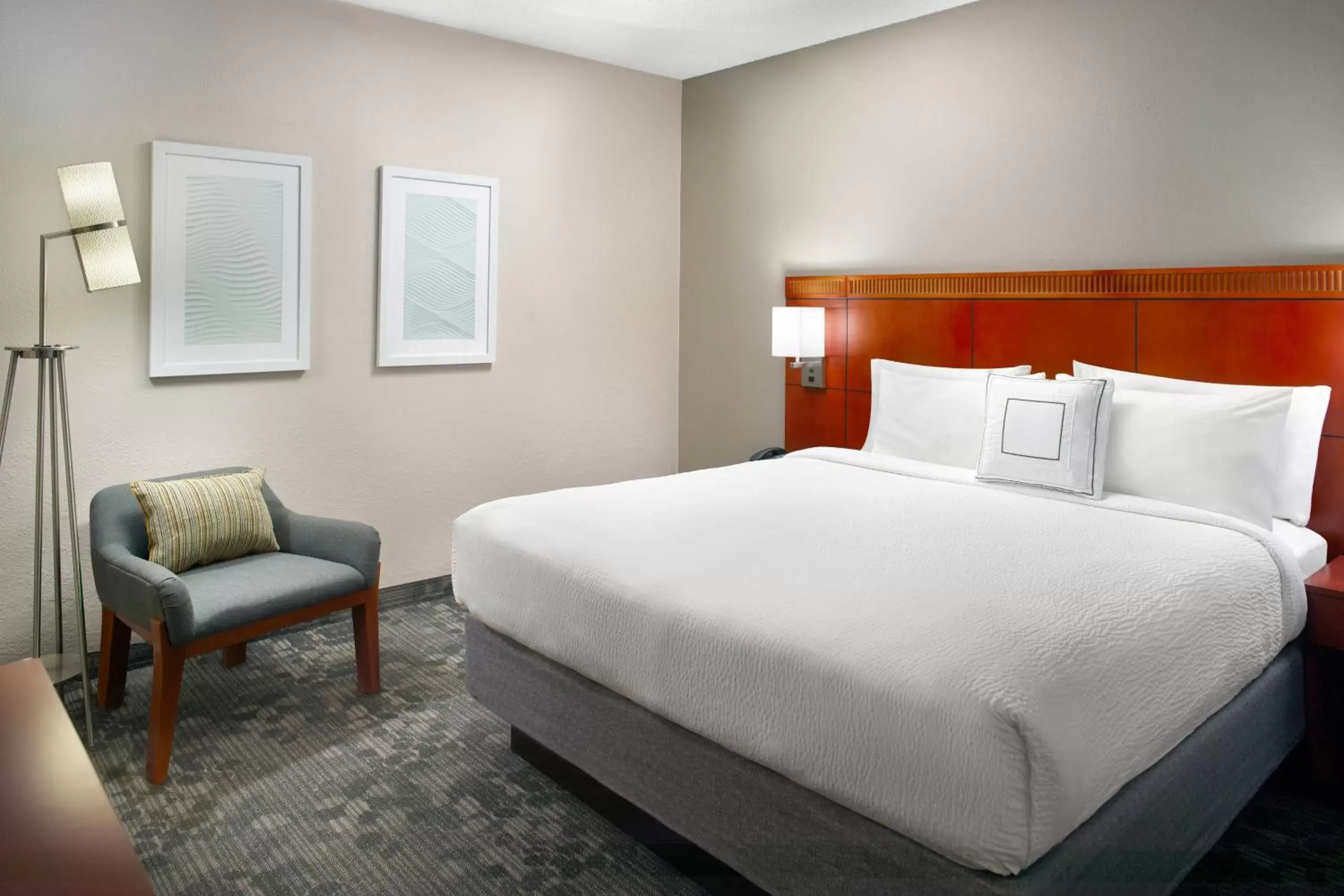 Bedroom, Bed in Courtyard by Marriott Perimeter Center