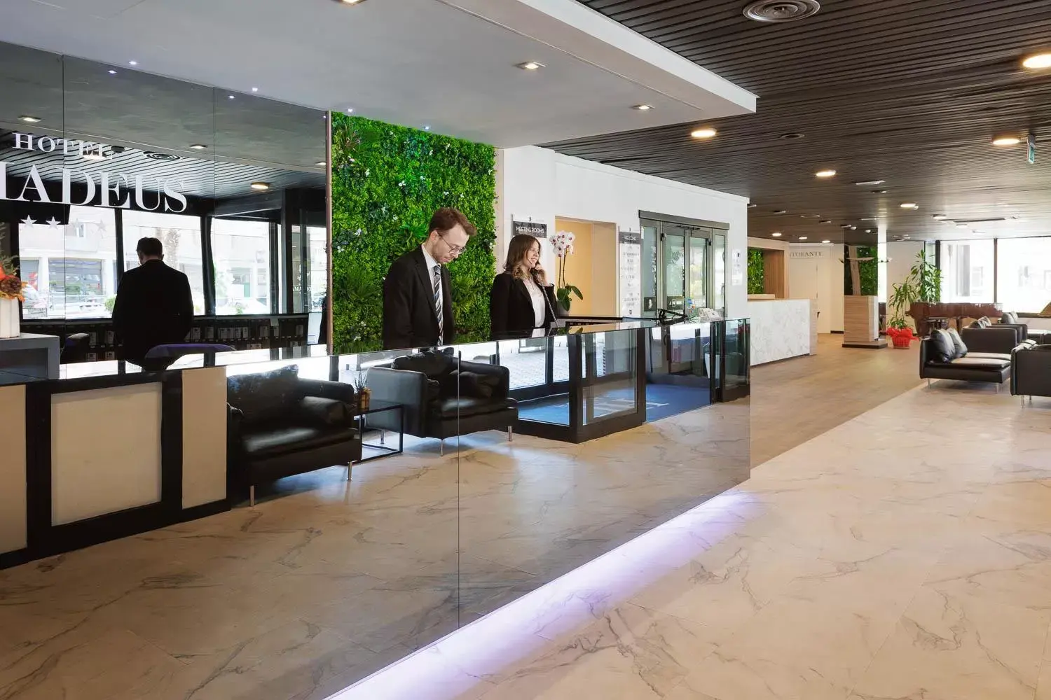 Lobby or reception in iH Hotels Bologna Amadeus