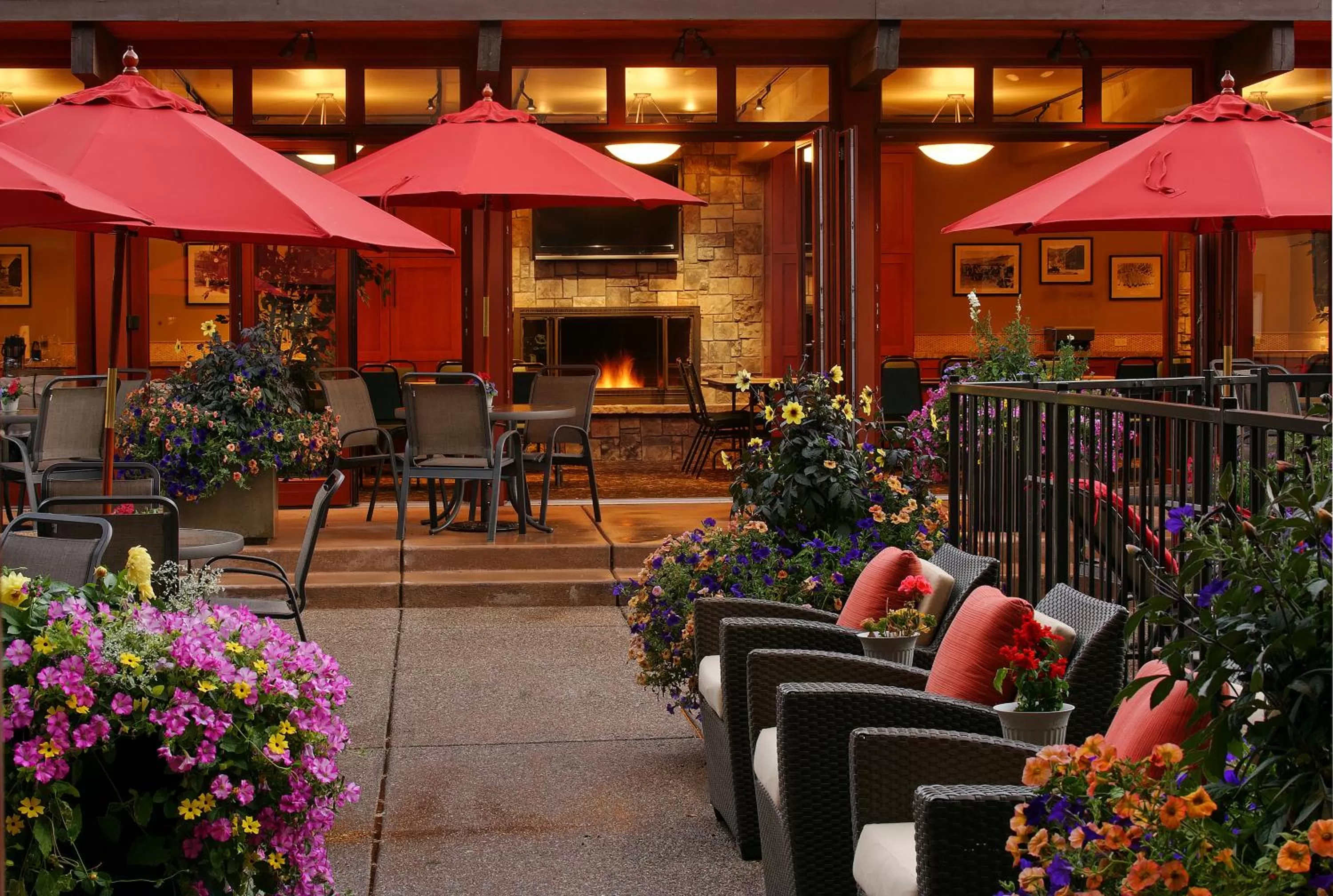 Property building in Aspen Square Condominium Hotel