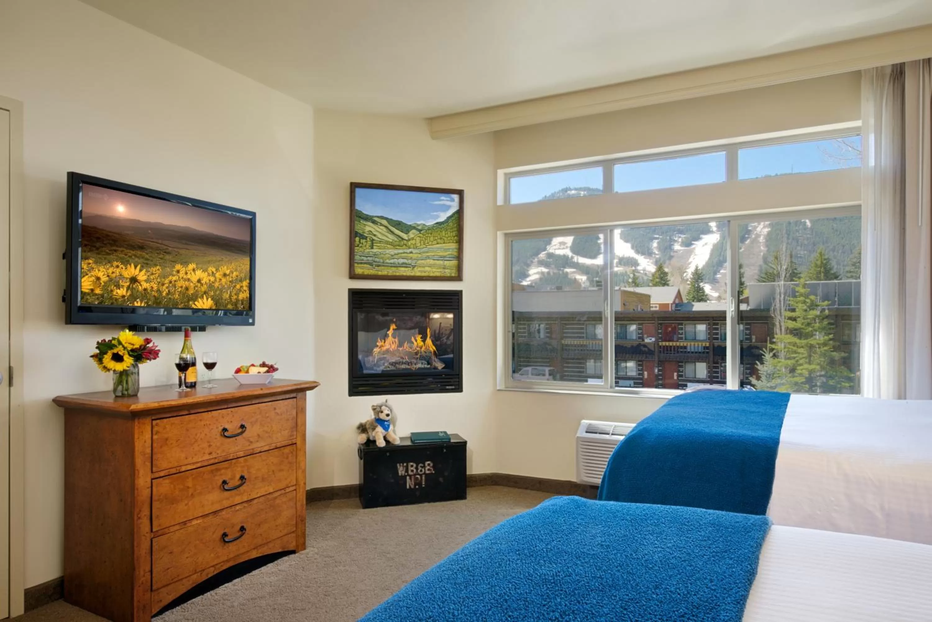 One-Bedroom Suite with Two Queen Beds with Fireplace in The Lexington at Jackson Hole