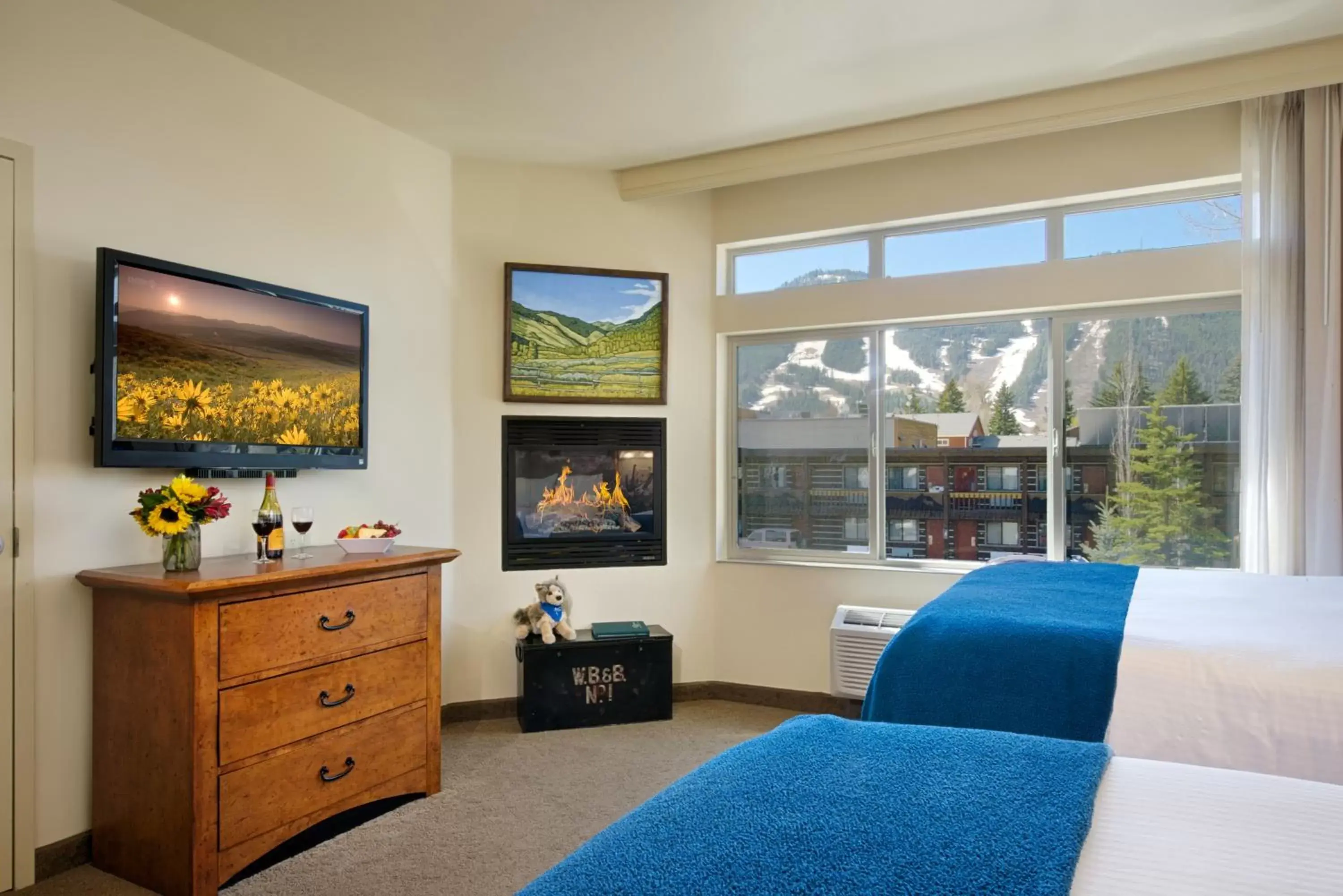 Bed, TV/Entertainment Center in The Lexington at Jackson Hole