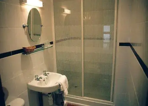 Bathroom in Nonsuch Park Hotel