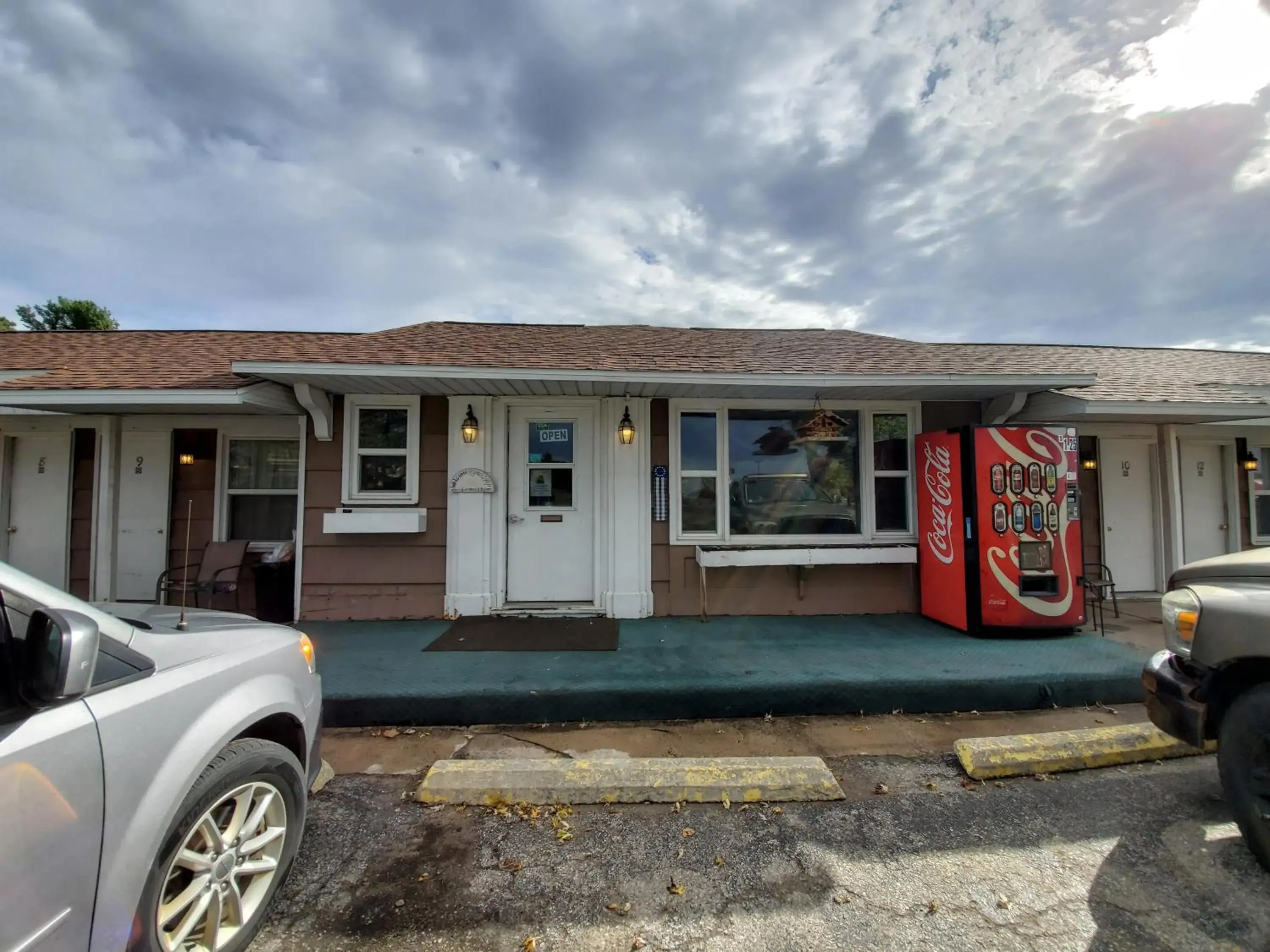 Facade/entrance in Sunset Lodge Escanaba Facade/entrance in Sunset Lodge Escanaba
