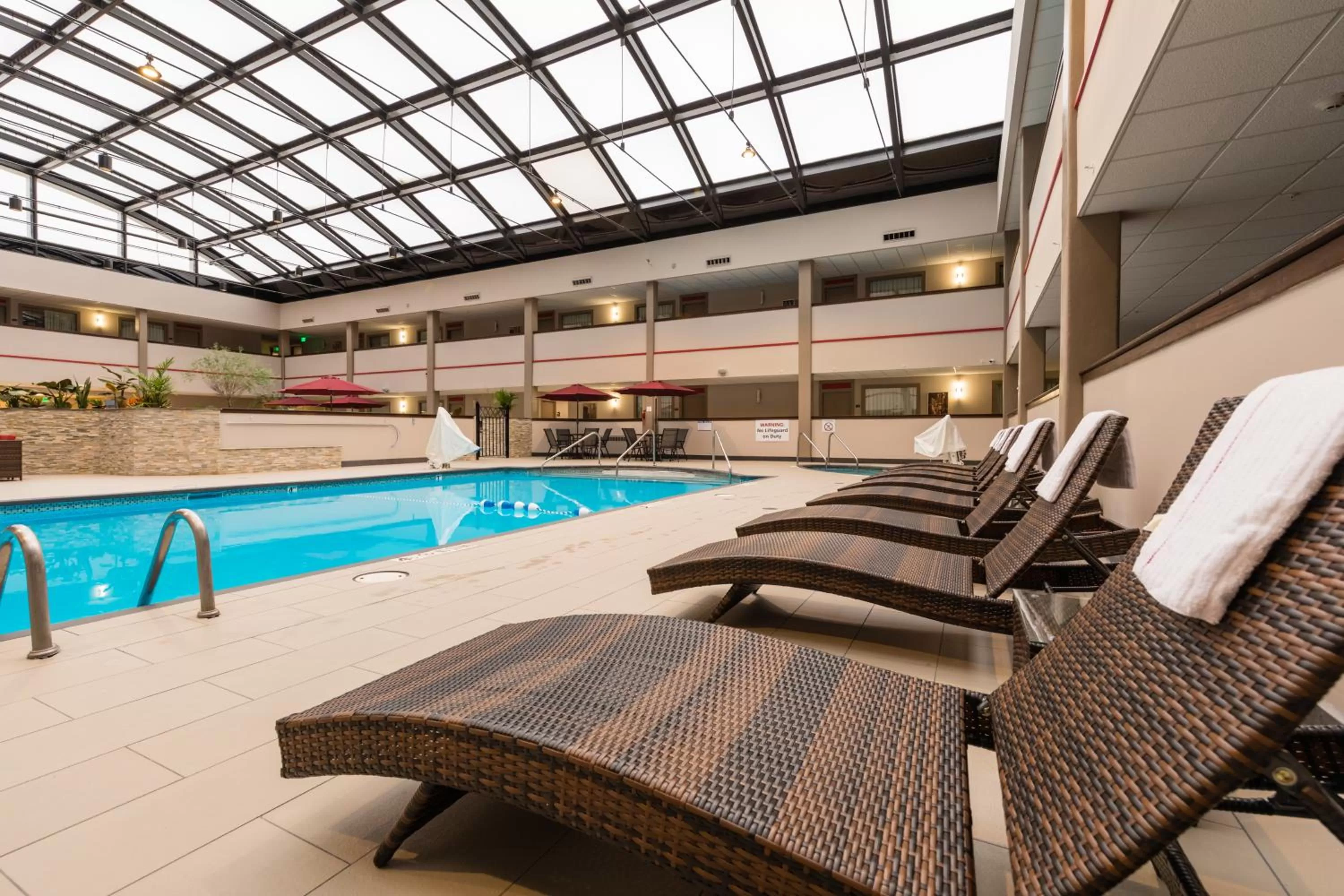Swimming pool in Holiday Inn Brookfield - Milwaukee by IHG