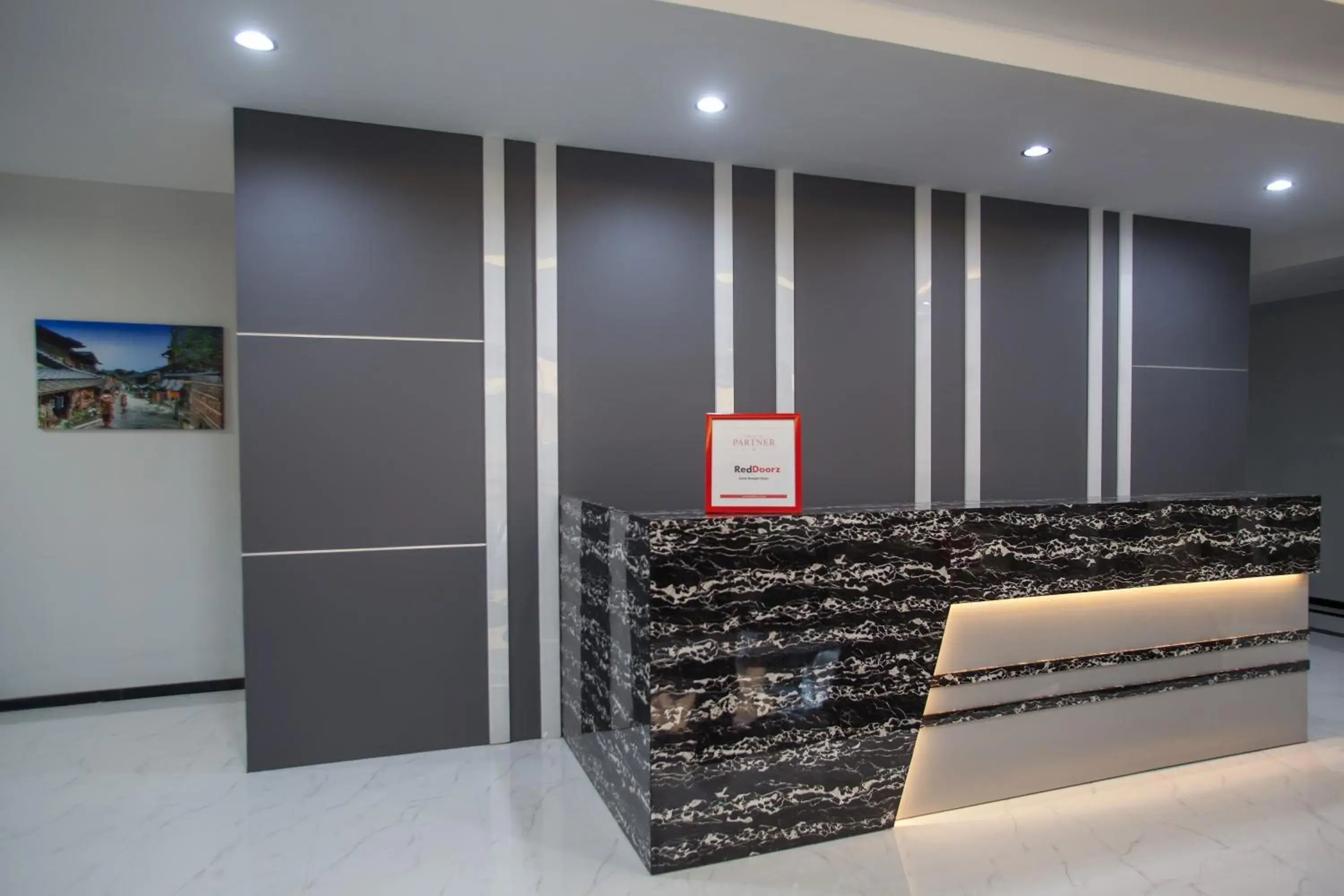 Lobby or reception in RedDoorz Plus near Politeknik Negeri Malang Lobby or reception in RedDoorz Plus near Politeknik Negeri Malang