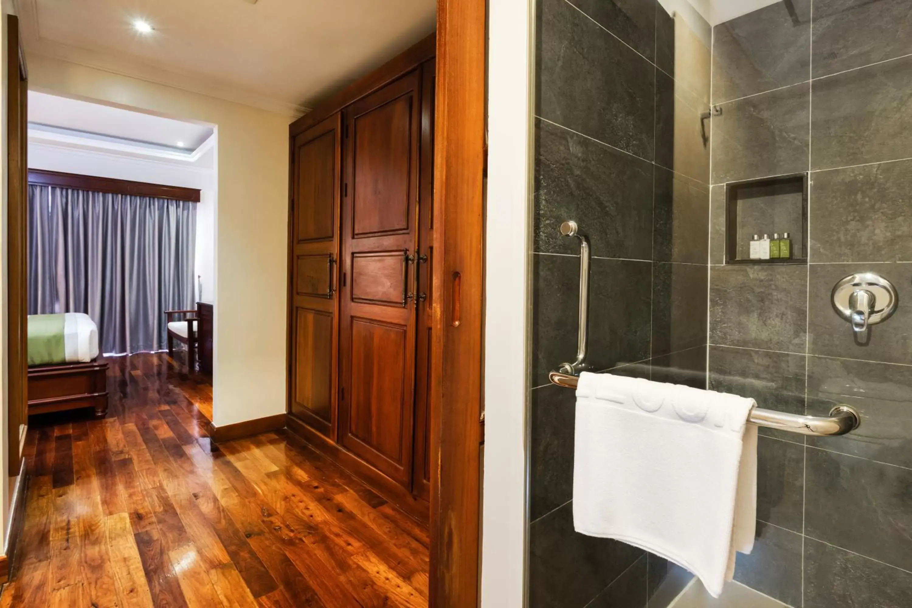 Shower, Bathroom in Saem Siemreap Hotel