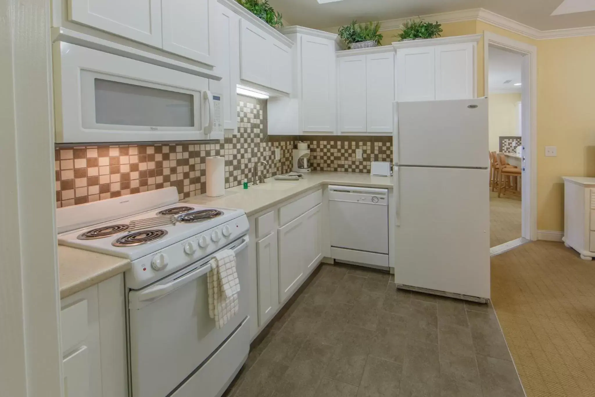 Photo of the whole room, Kitchen/Kitchenette in Holiday Inn Club Vacations Apple Mountain Resort at Clarkesville