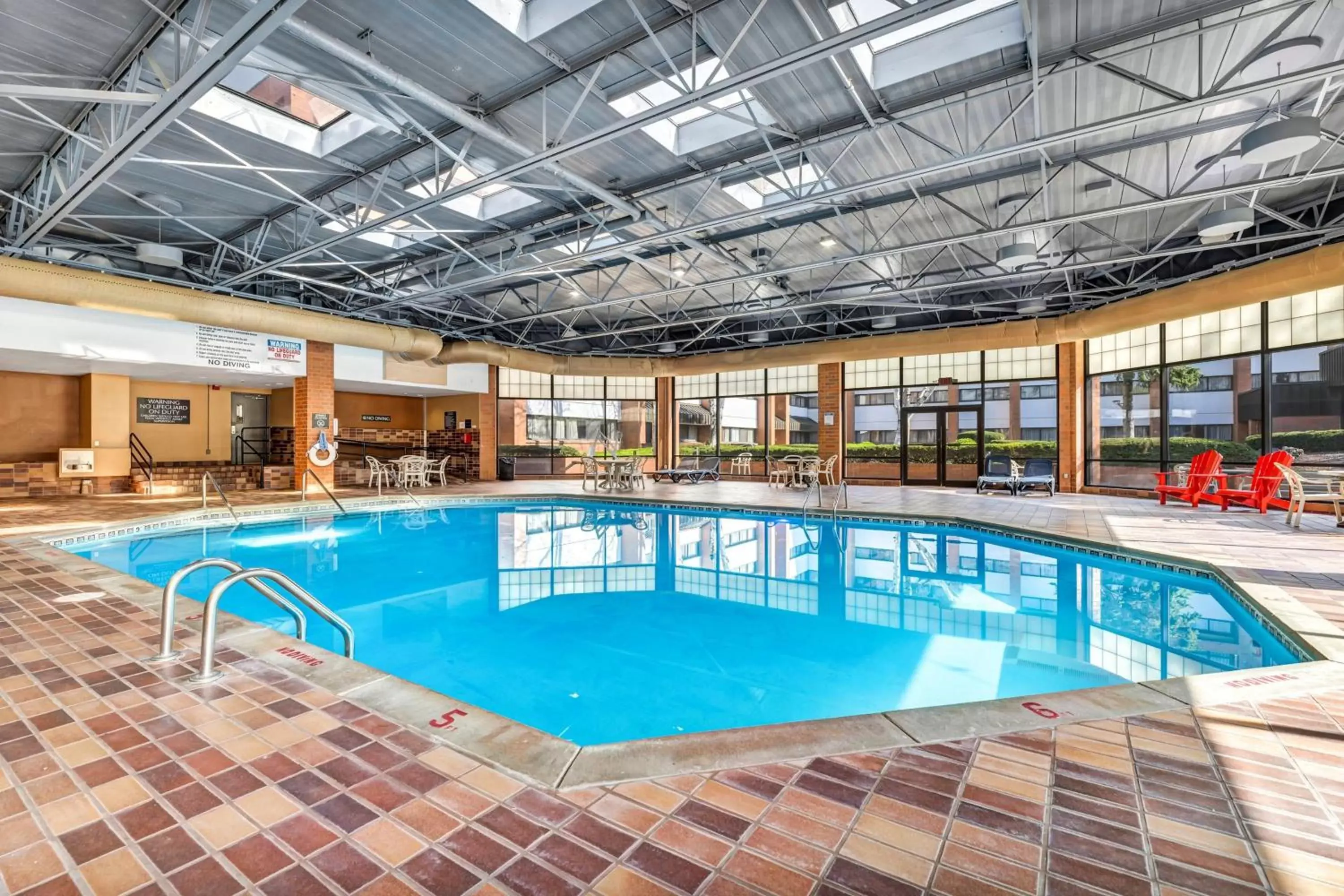 Swimming Pool in Delta Hotels by Marriott Racine