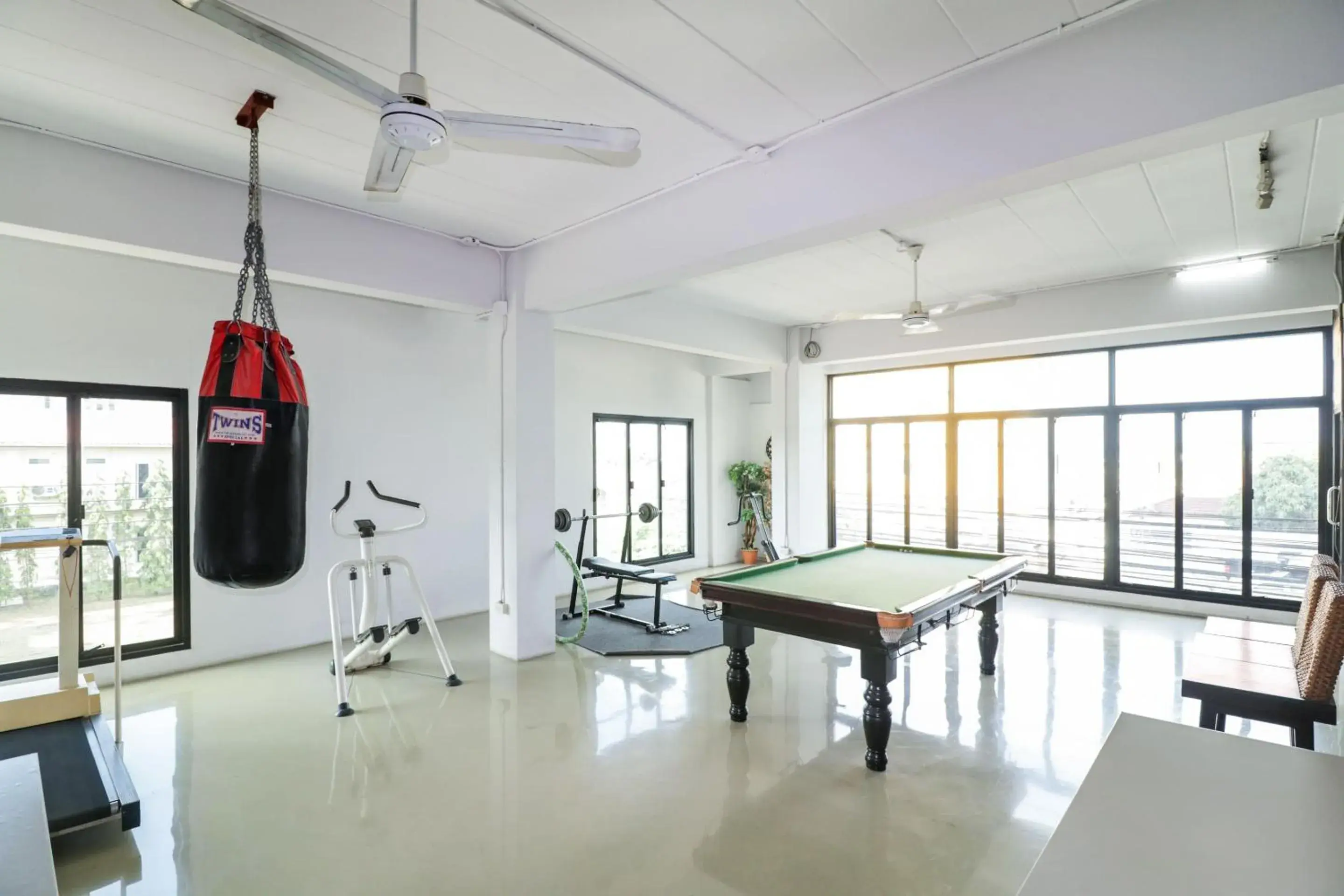 Fitness centre/facilities, Billiards in Super OYO 117 King One Suvarnabhumi