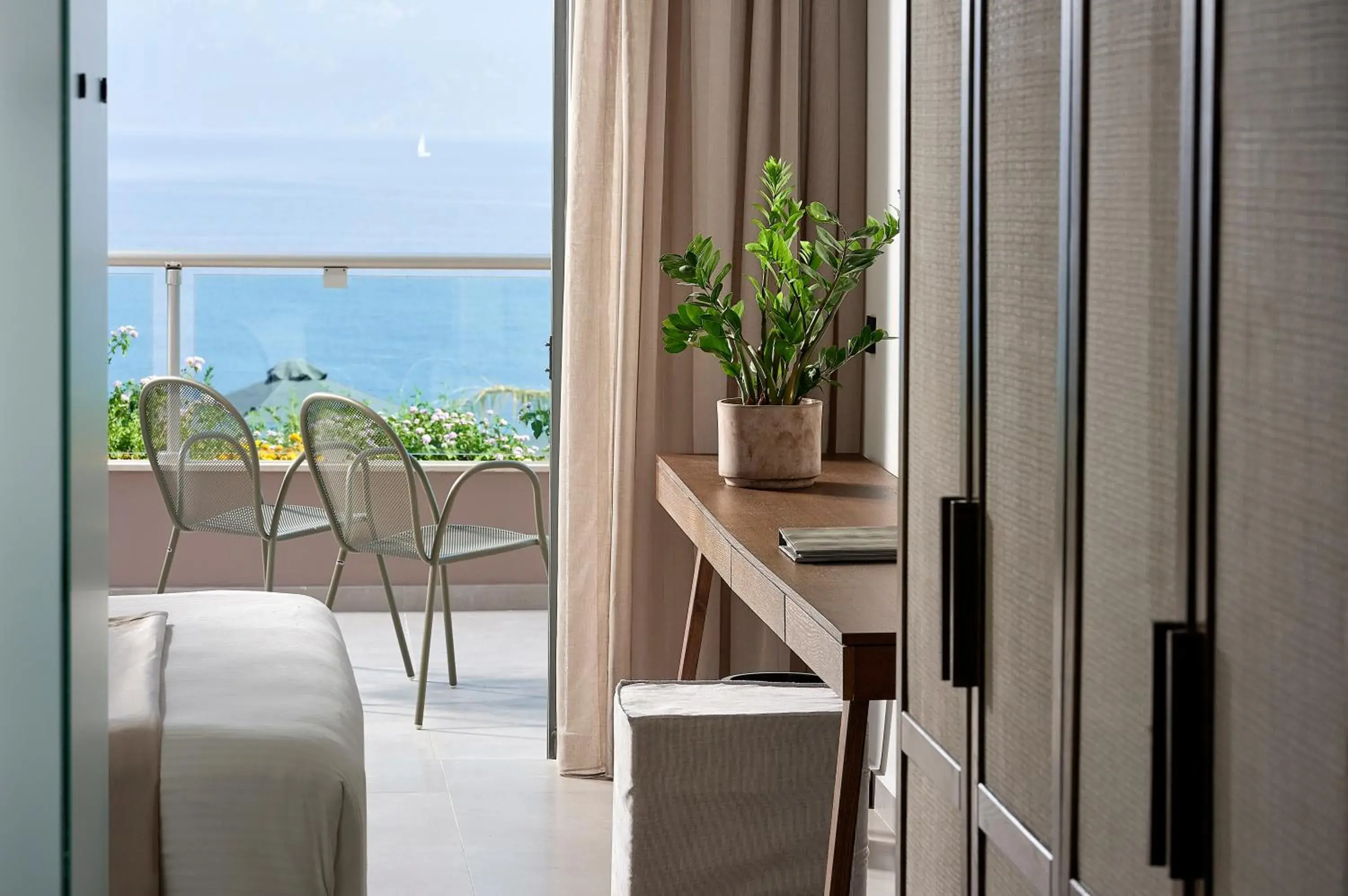 Deluxe Suite with Sea View in Michelangelo Resort & Spa