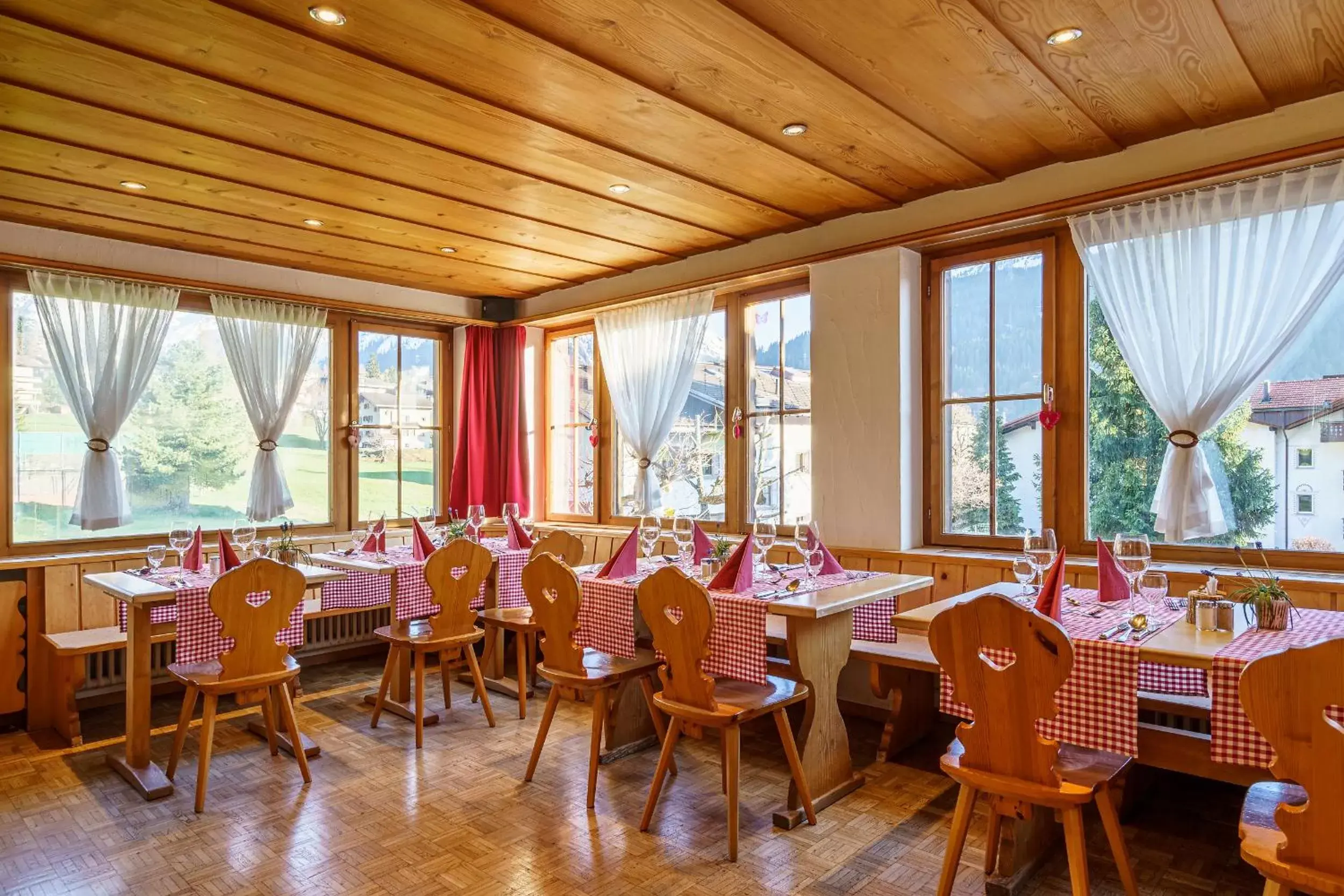 Restaurant/Places to Eat in Hotel Silvapina