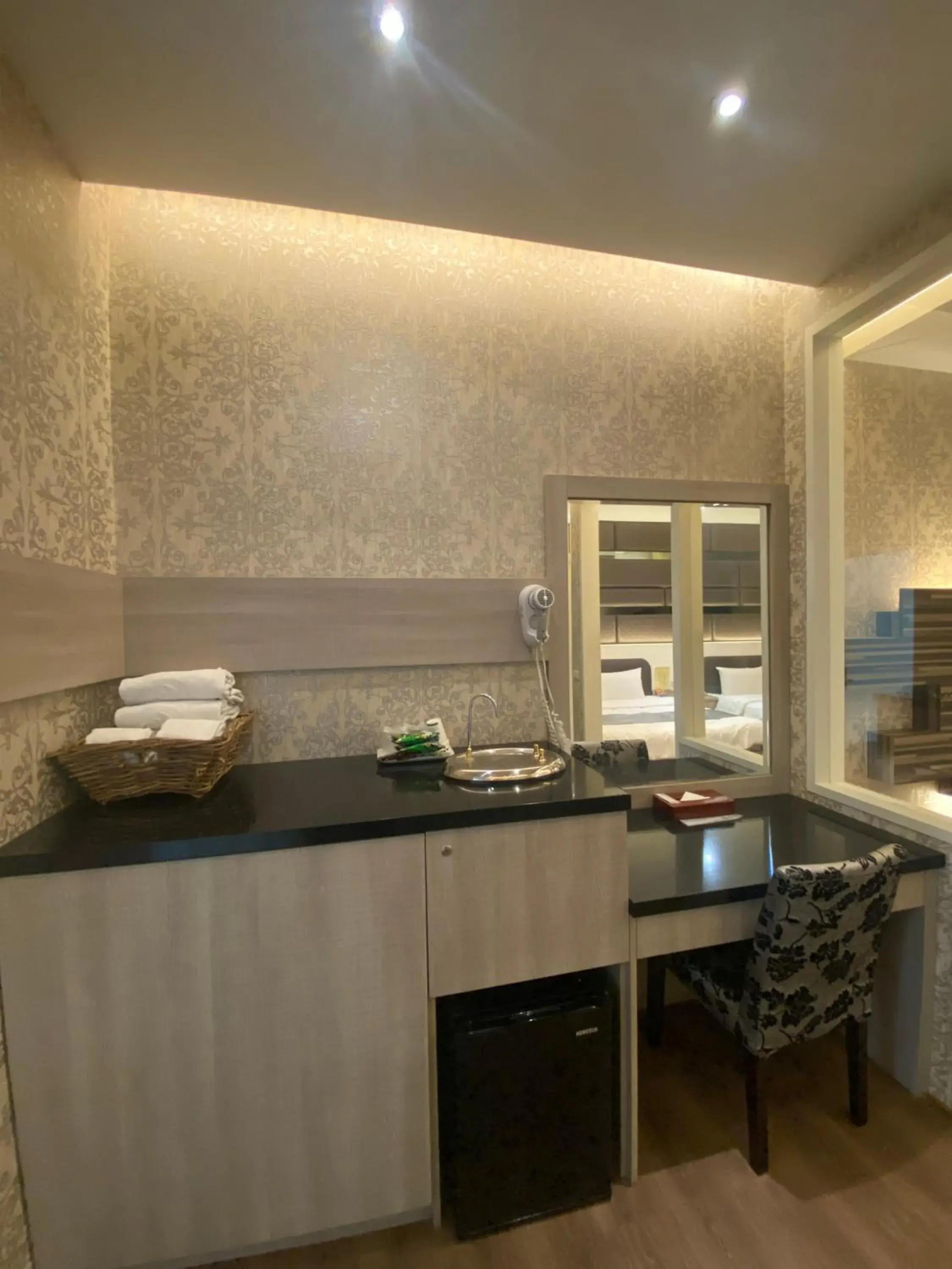 Kitchen/Kitchenette in Yuan Chyau Motel