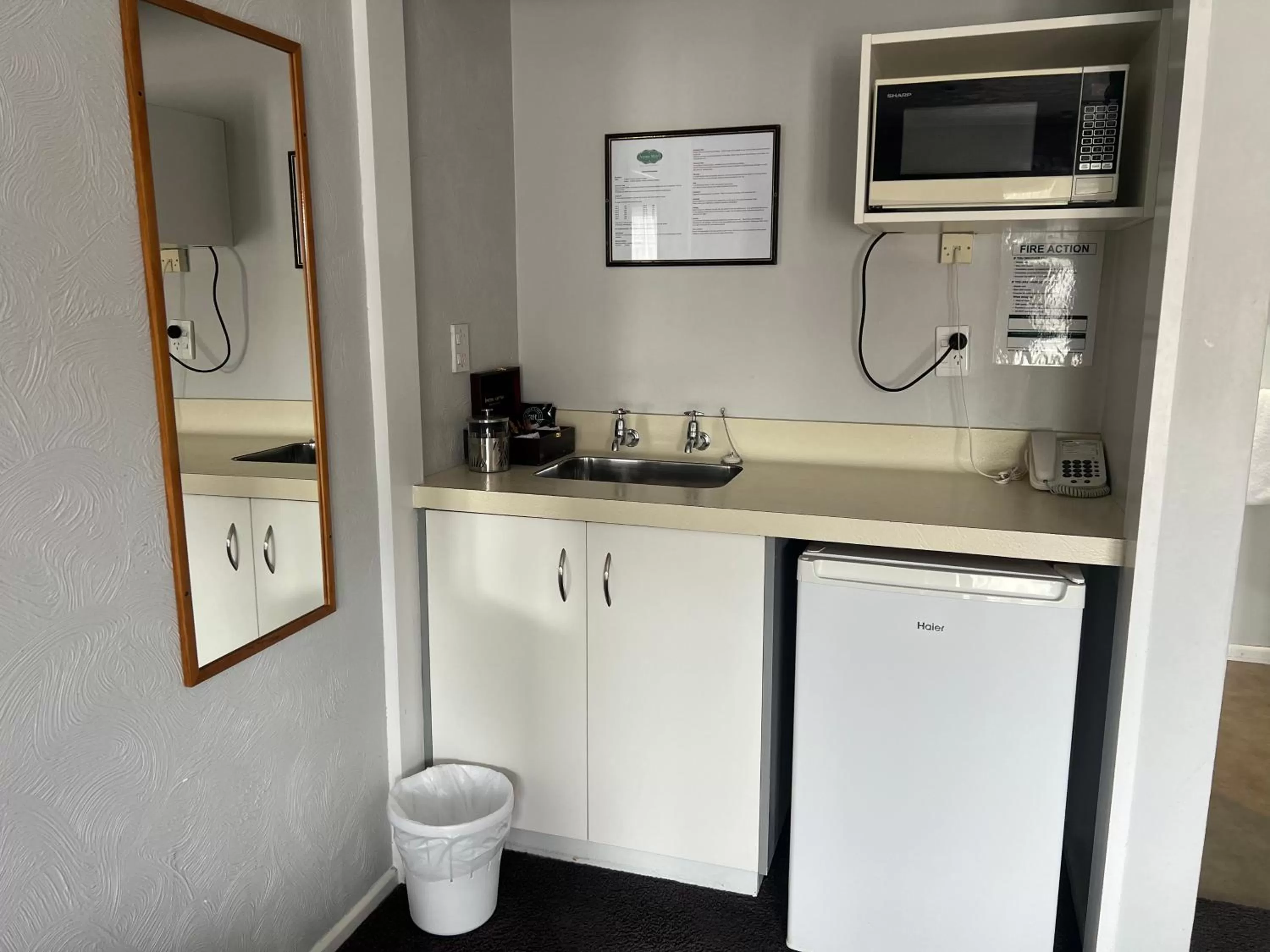 Kitchen or kitchenette in Avenue Motel Palmerston North