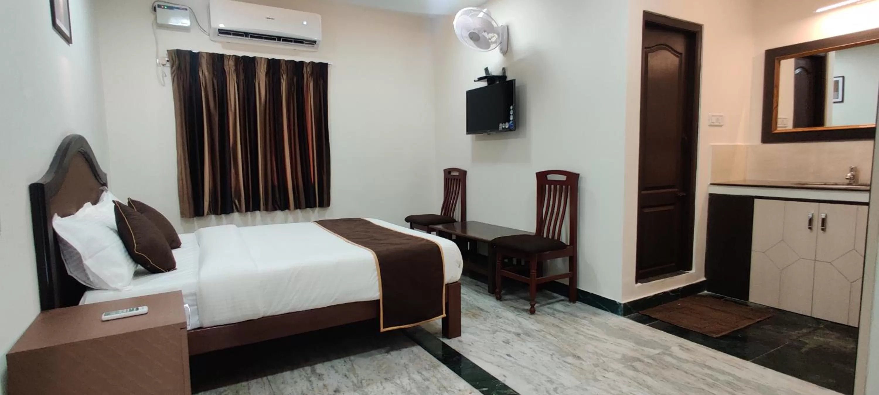 Bed in Rmc travellers inn