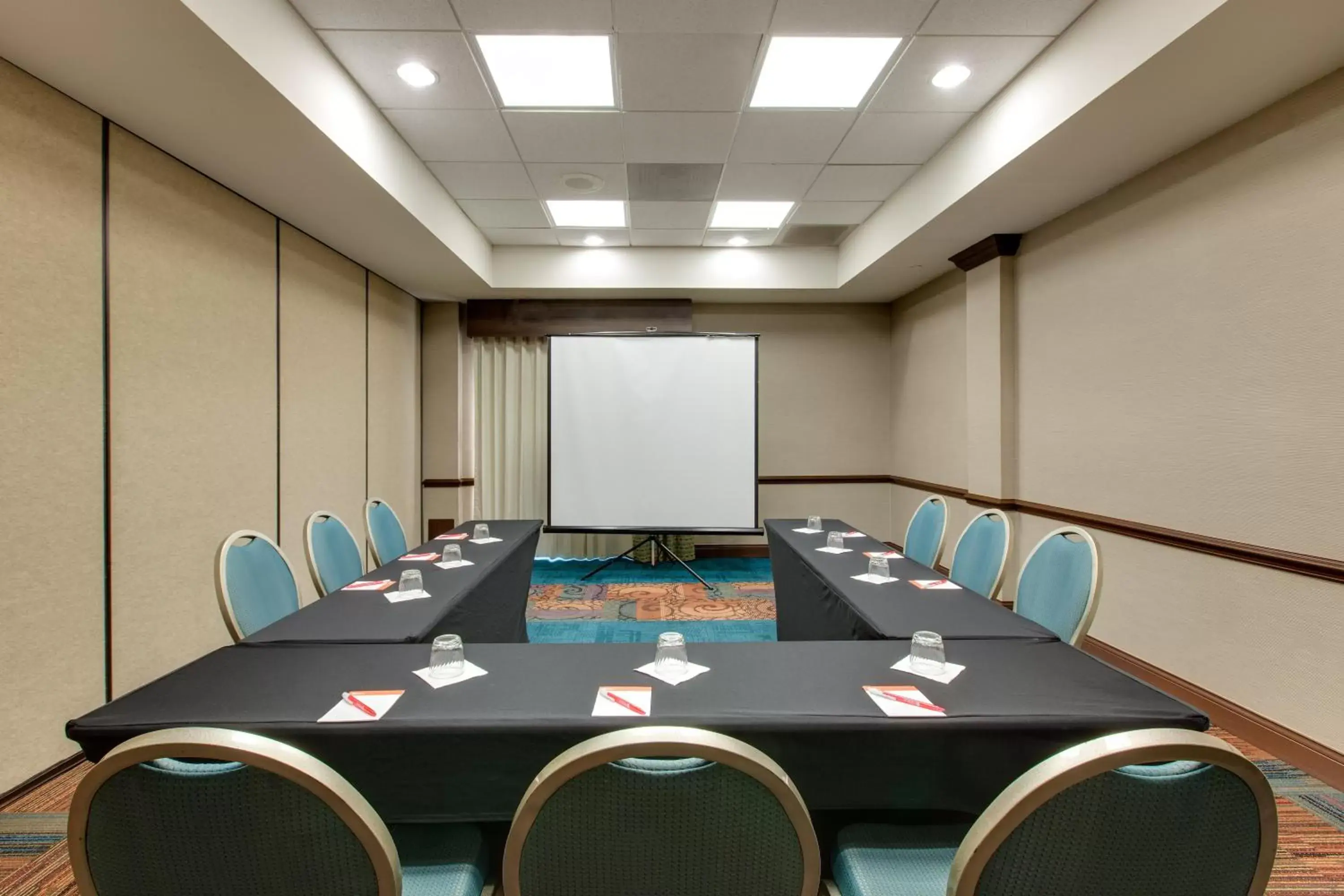 Meeting/conference room in Hotel Indigo Chicago - Vernon Hills, an IHG Hotel