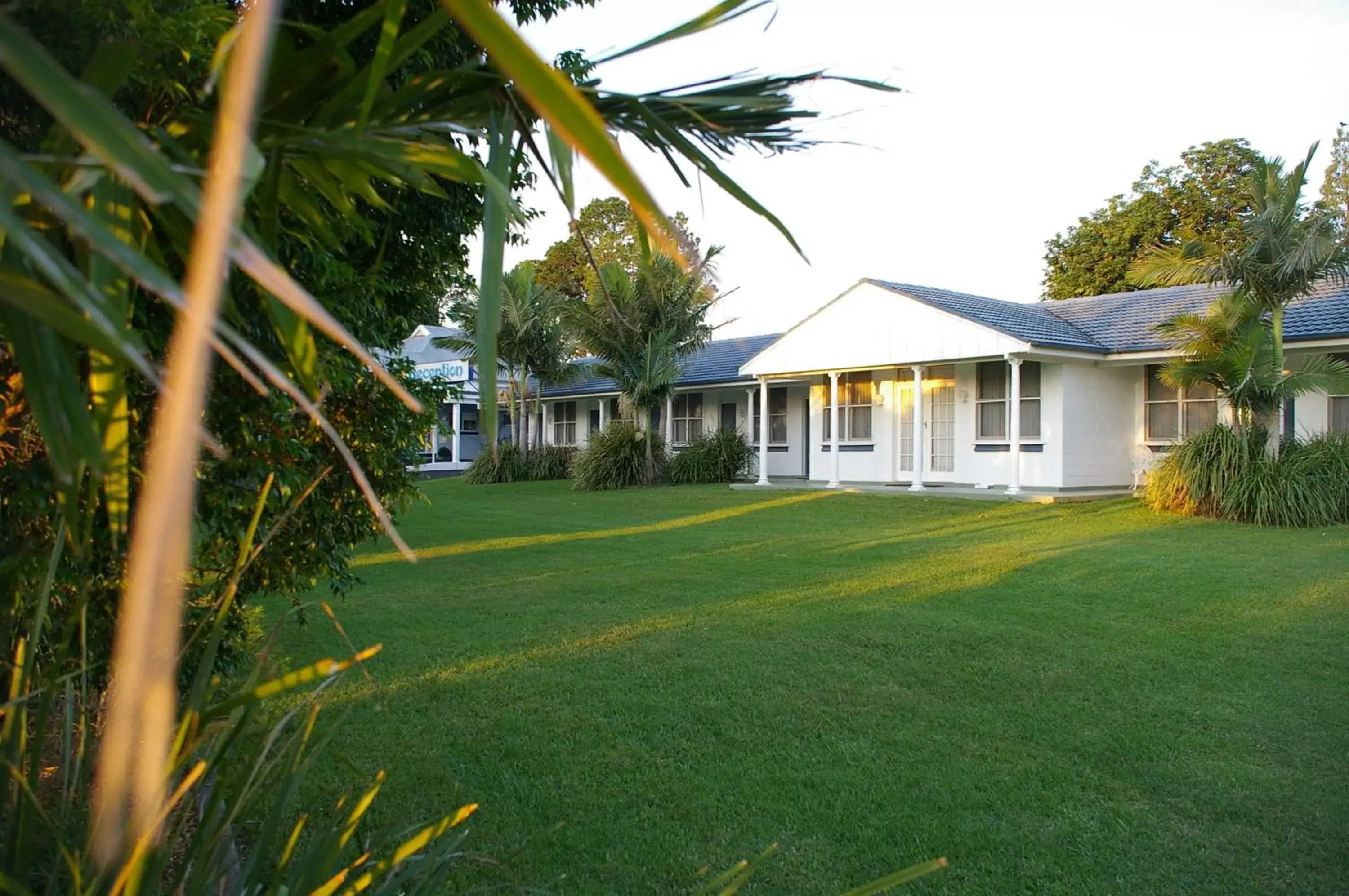 Facade/entrance, Property Building in Colonial Court Motor Inn