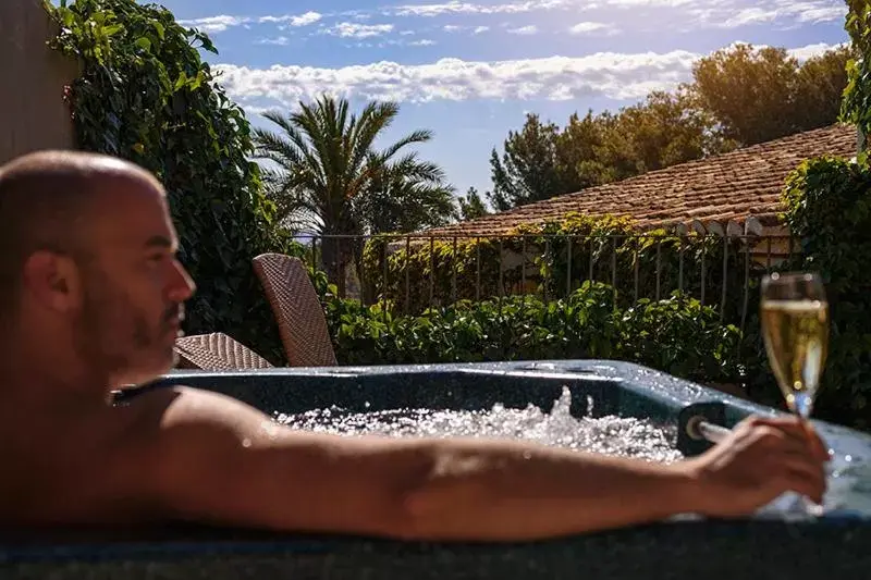 Swimming Pool in Hotel Swiss Moraira