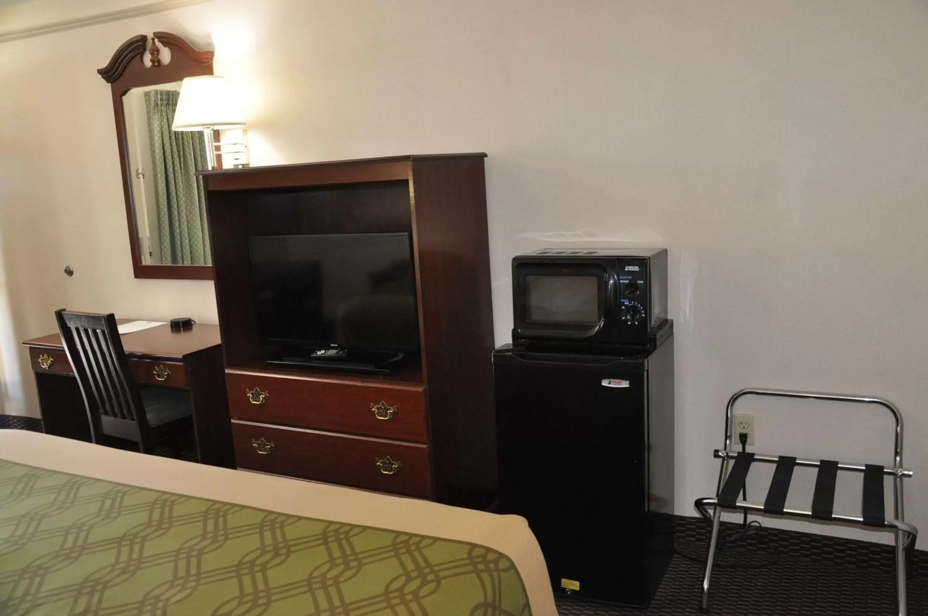 TV and multimedia, TV/Entertainment Center in SureStay Hotel by Best Western Castro Valley