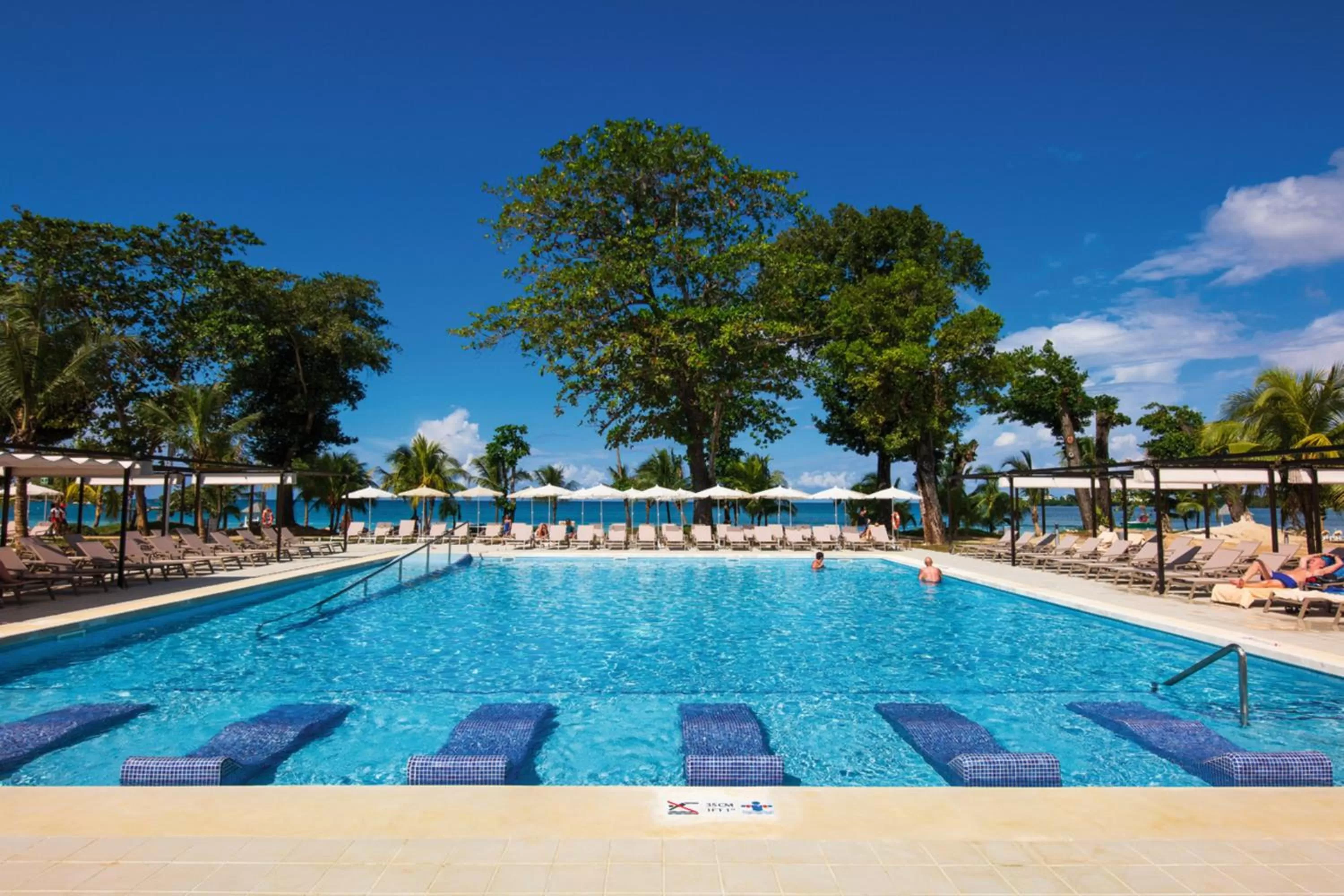 Swimming pool in Riu Palace Tropical Bay - All Inclusive