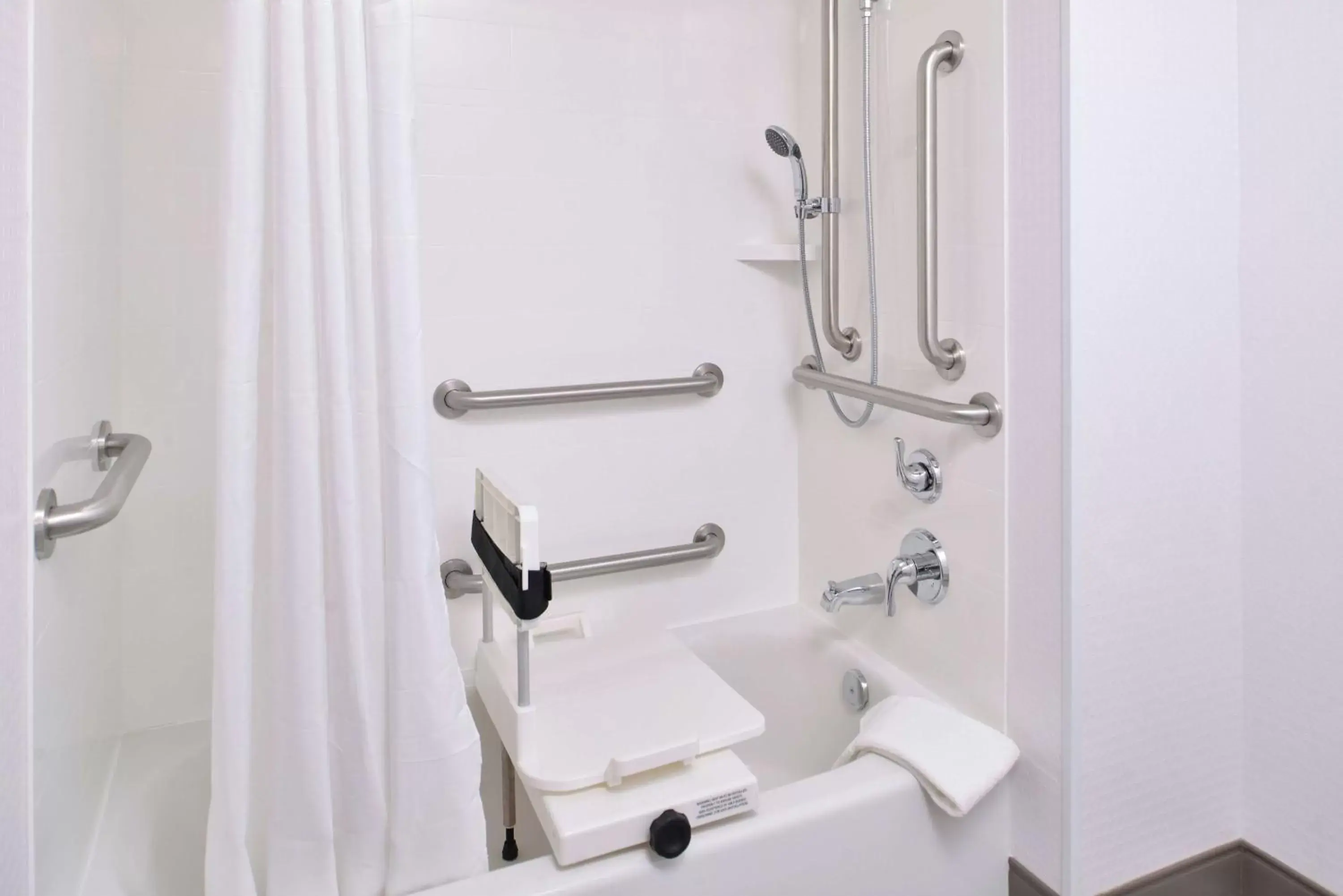Bathroom in Hampton Inn & Suites Saint Paul Oakdale Woodbury