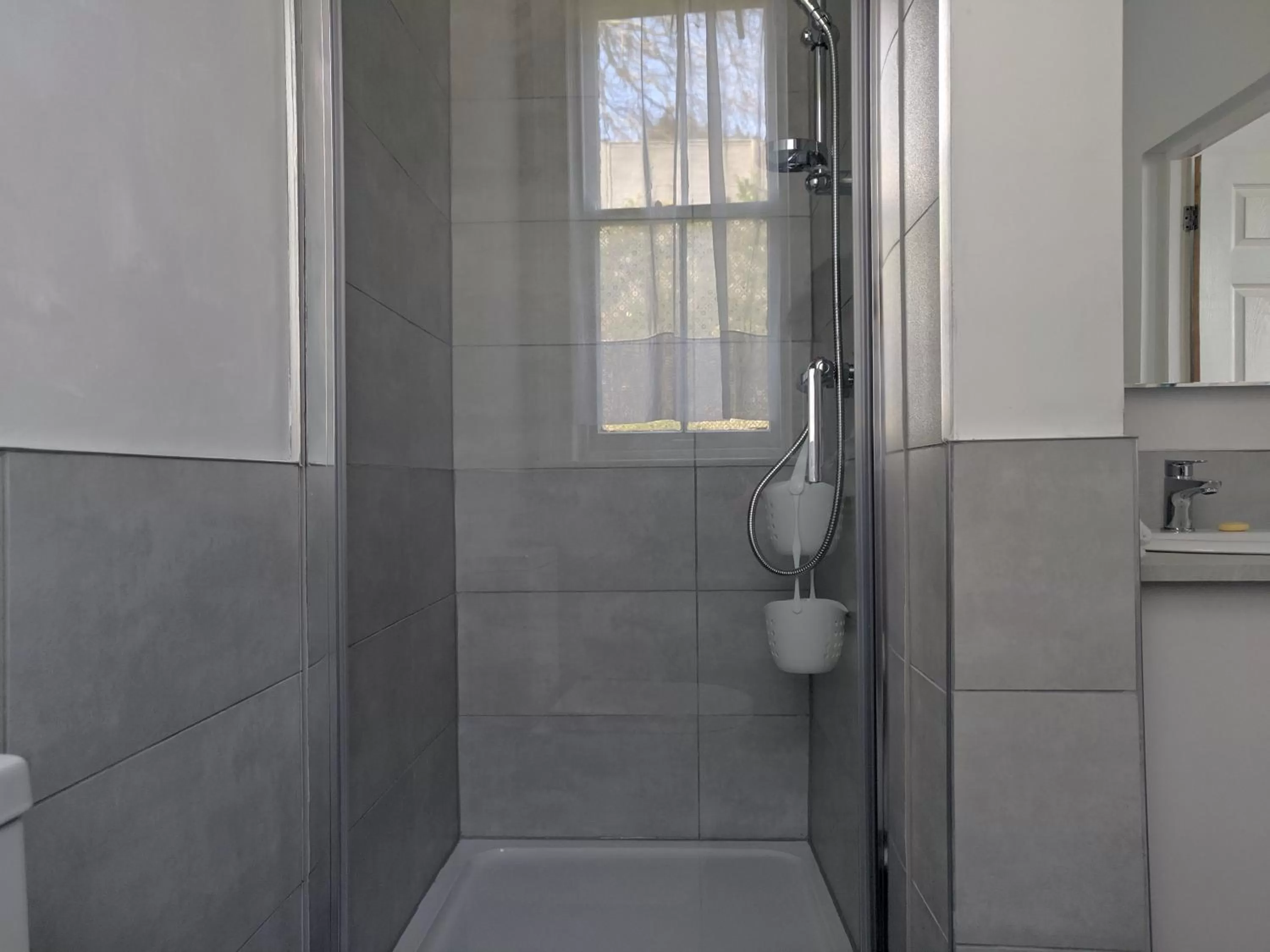 Shower in The Shirley