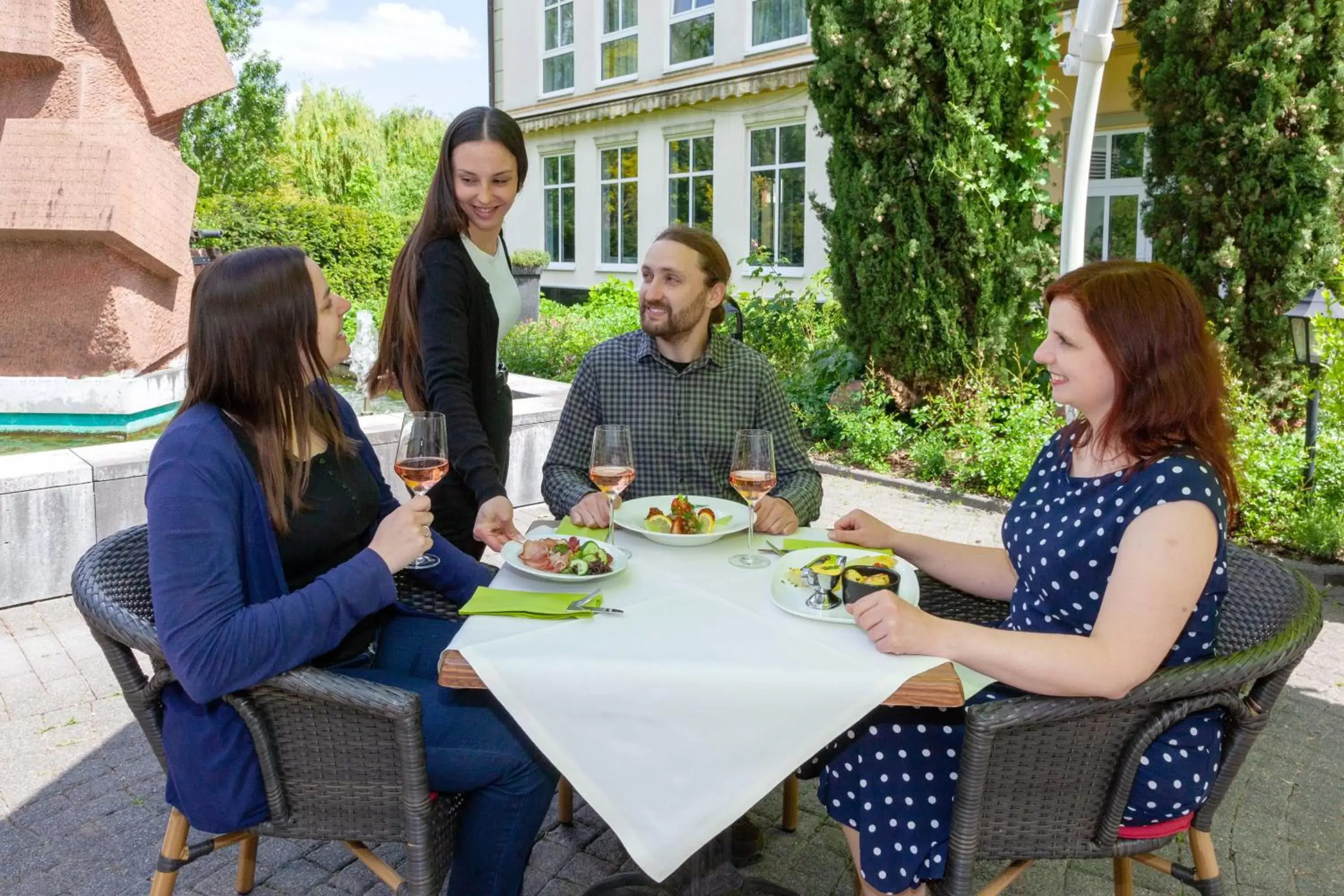 Patio in Best Western Wein- und Parkhotel