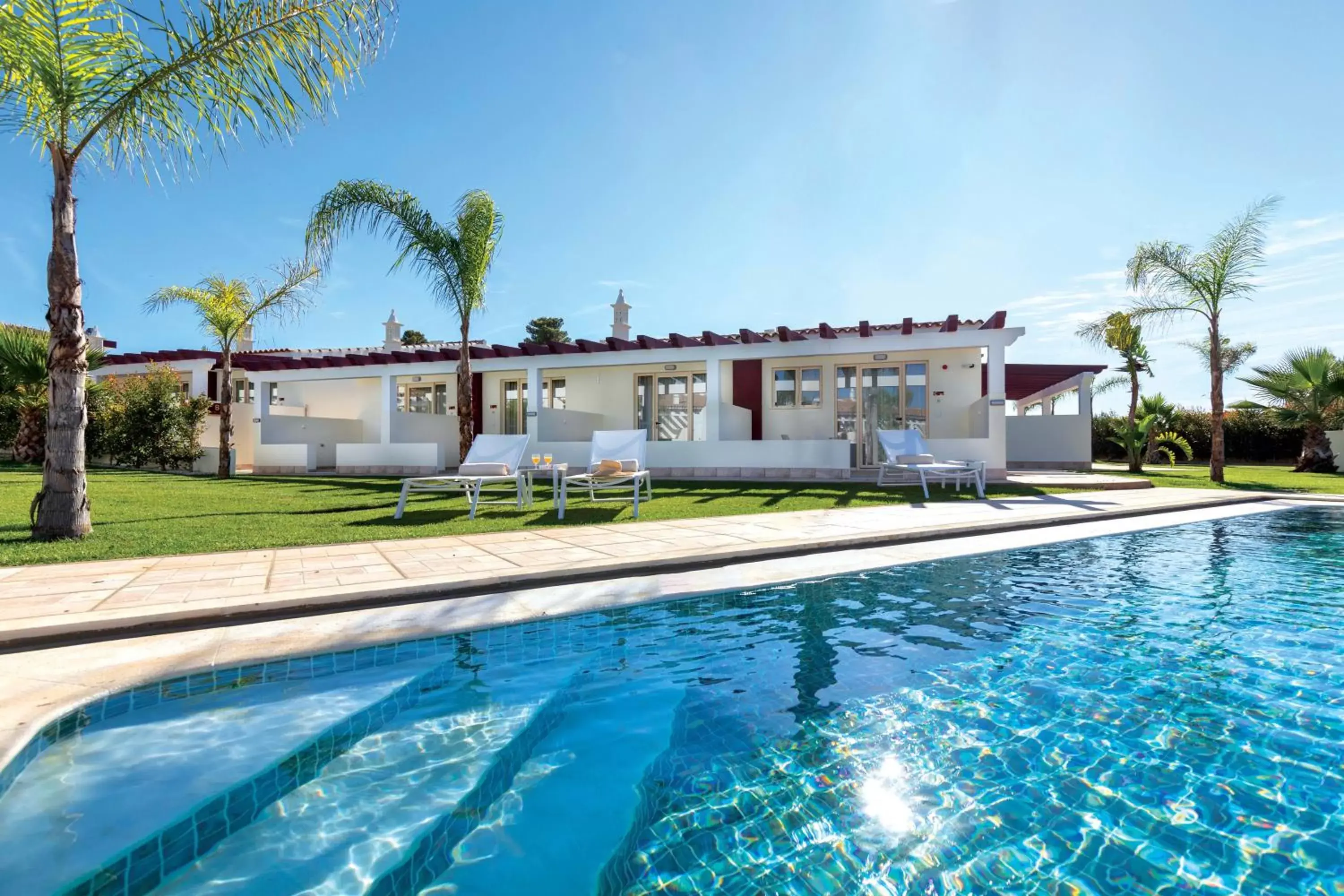 Property building, Swimming Pool in Hotel Rural Brícia Du Mar