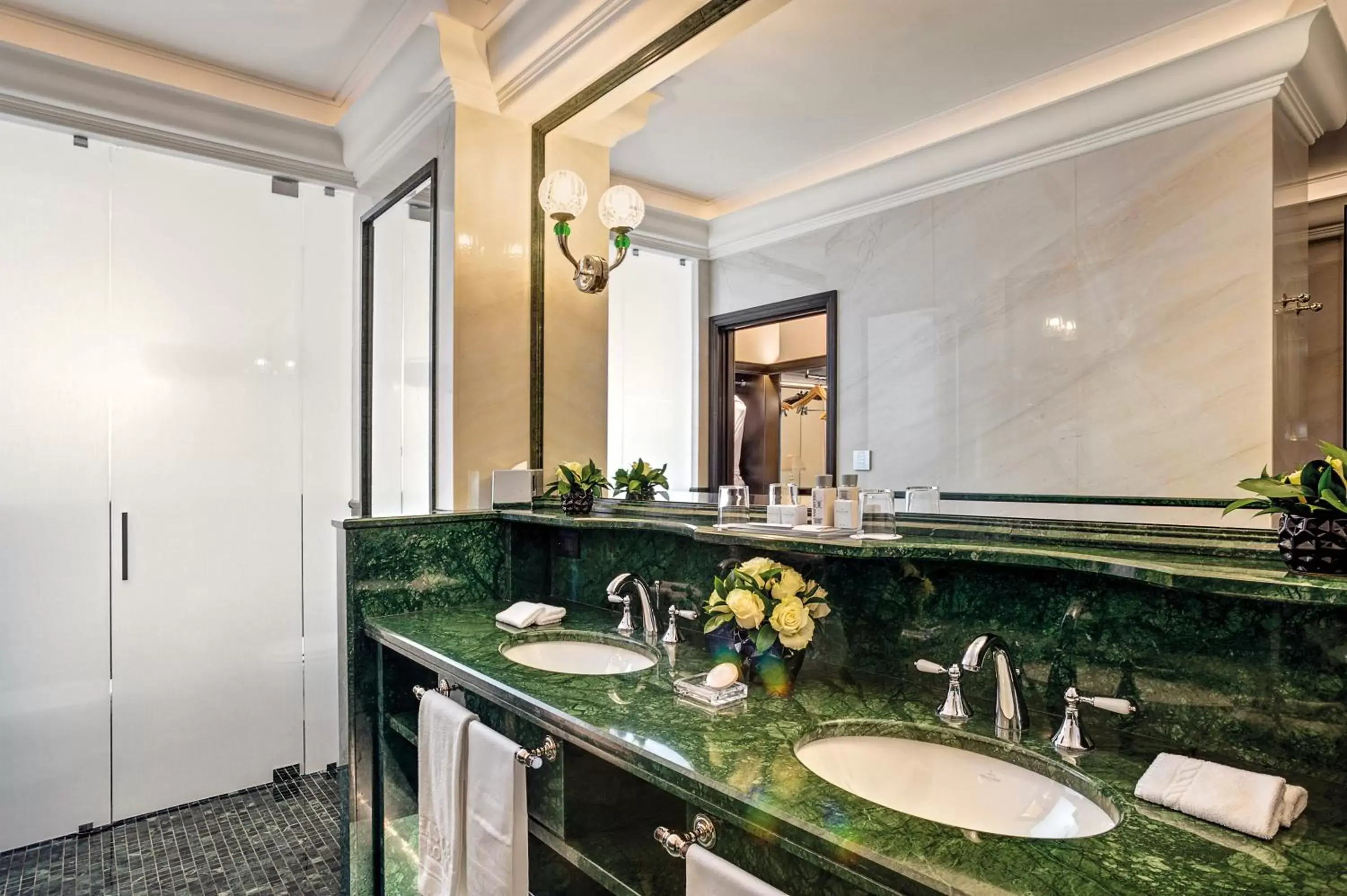 Bathroom in Hassler Roma
