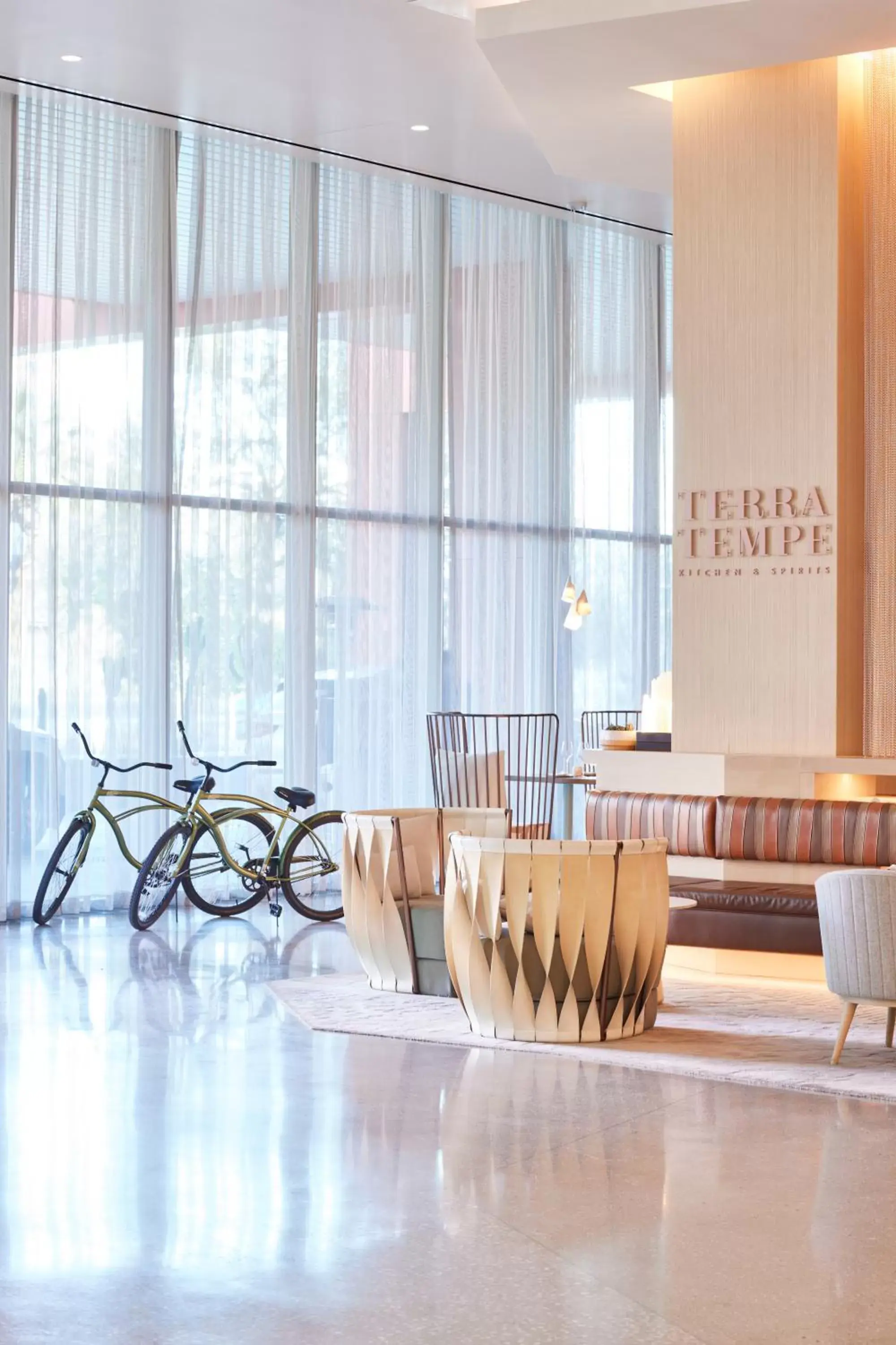 Seating area, Restaurant/Places to Eat in The Westin Tempe