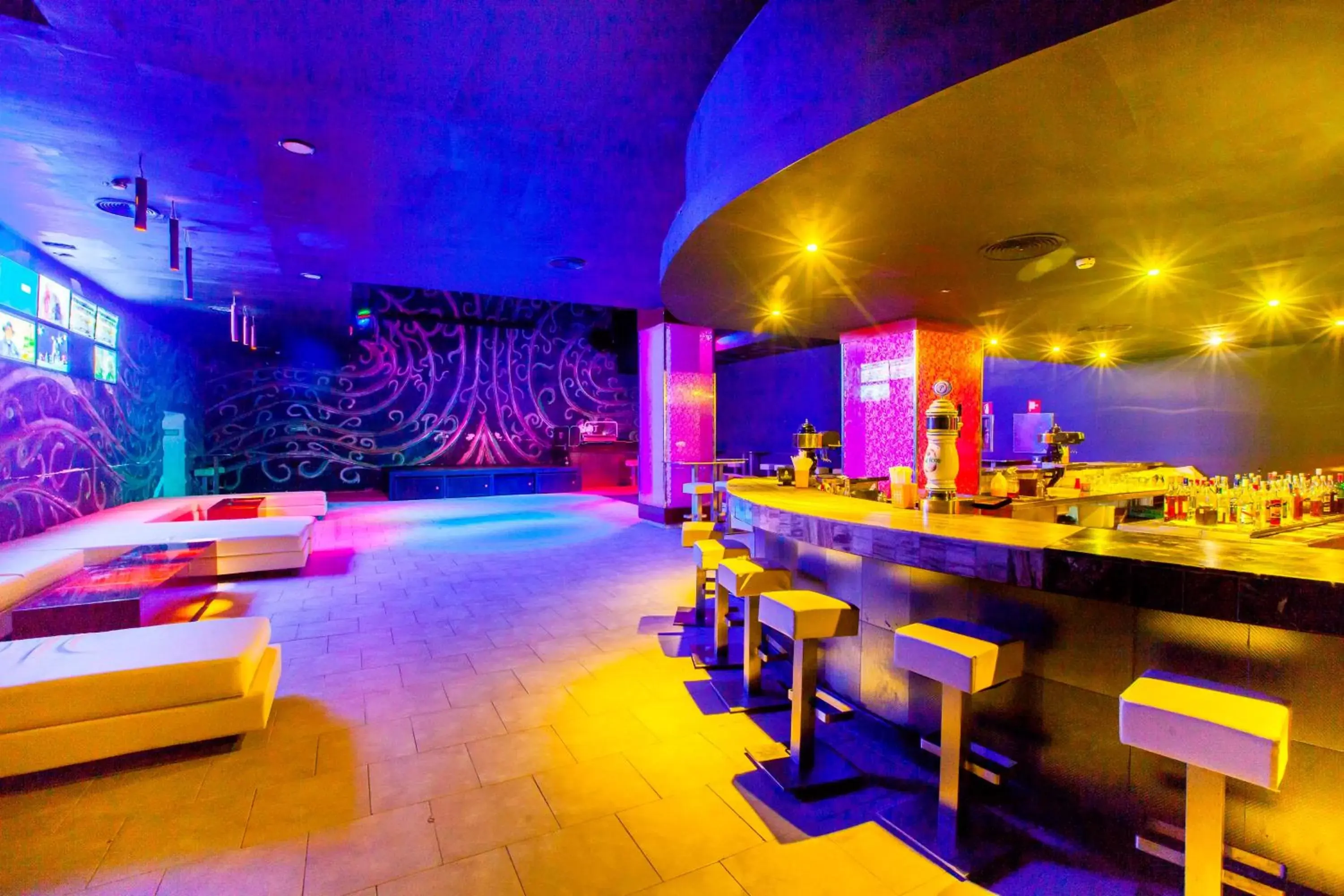 Nightclub / DJ, Restaurant/Places to Eat in Majestic Elegance Punta Cana - All Inclusive