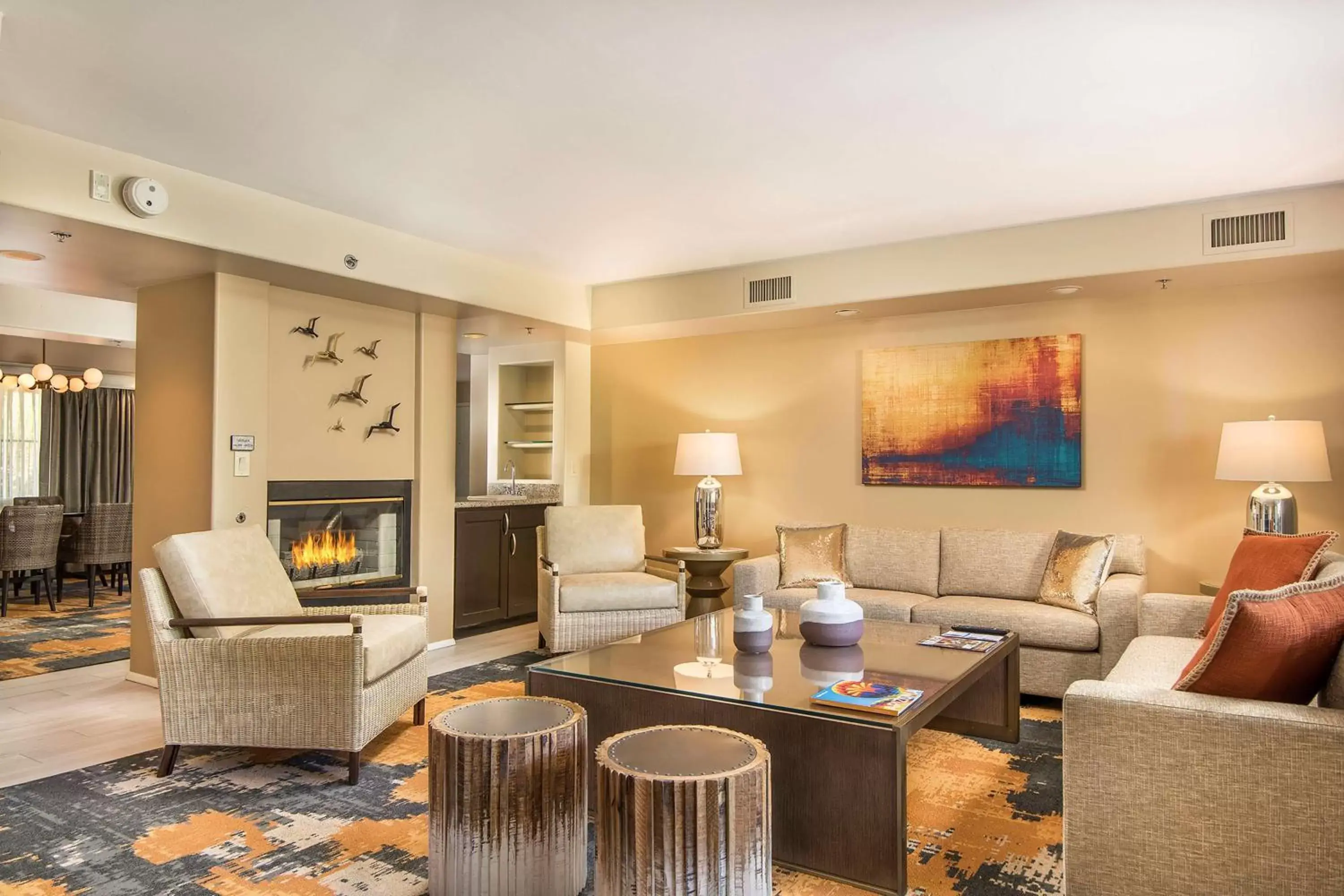 Living room, Seating Area in Hilton Phoenix Resort at the Peak - Formerly Pointe Hilton Squaw Peak Resort