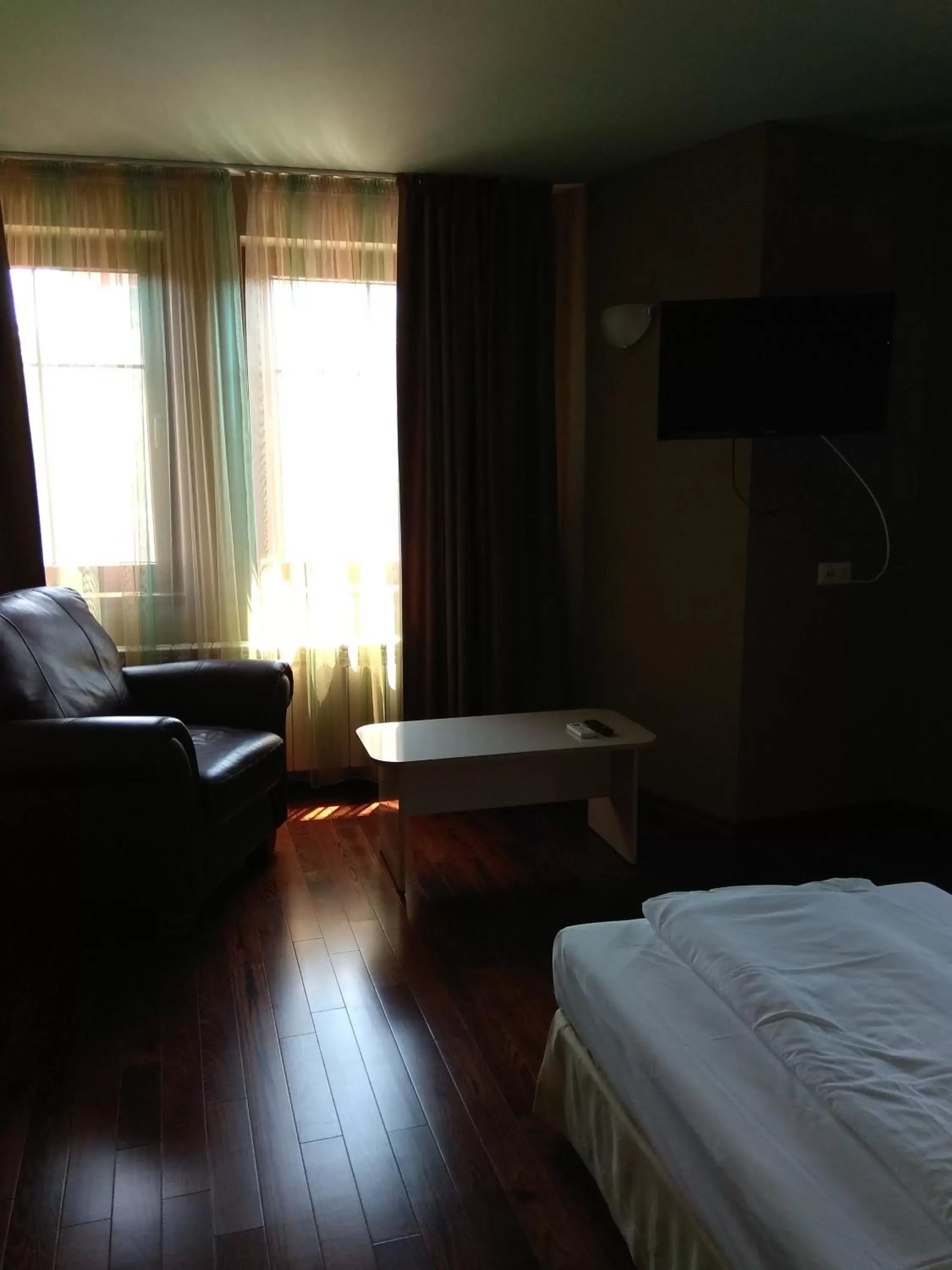 Deluxe Double or Twin Room in Roots Hotel and Wine Bar Deluxe Double or Twin Room in Roots Hotel and Wine Bar