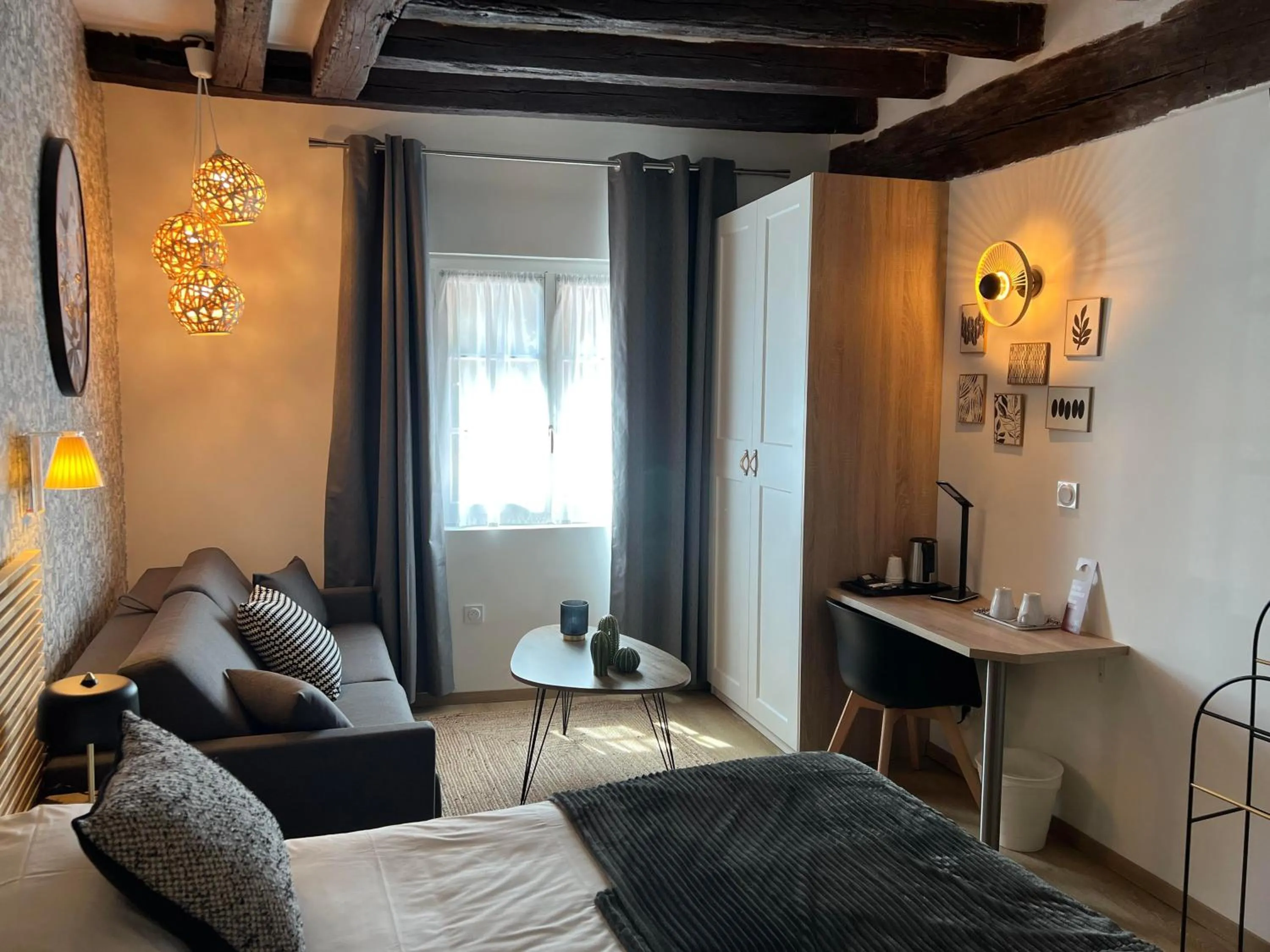 Bed in Hôtel Le Blason