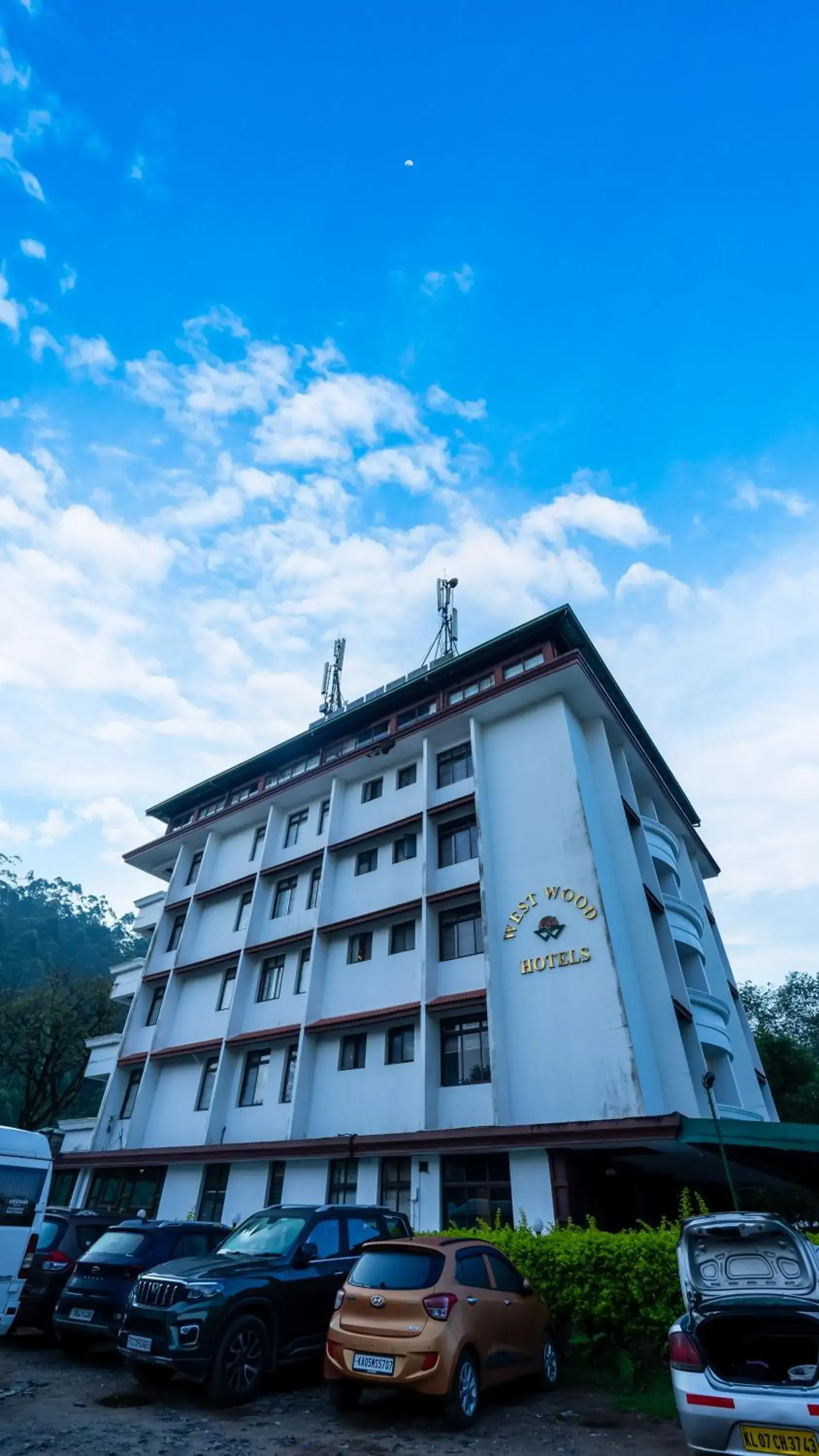 Property building in Westwood Riverside Property building in Westwood Riverside