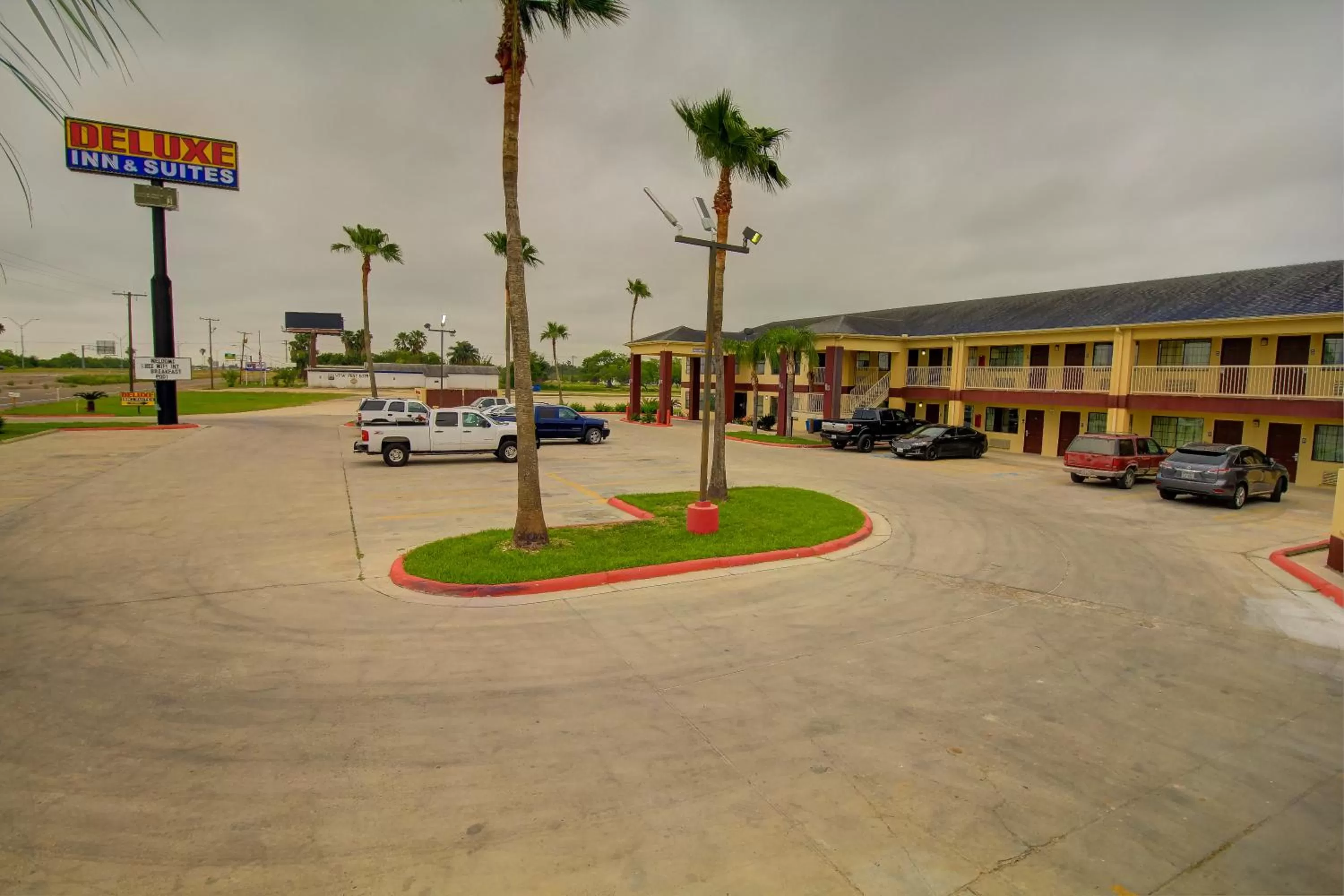 Deluxe Inn and Suites