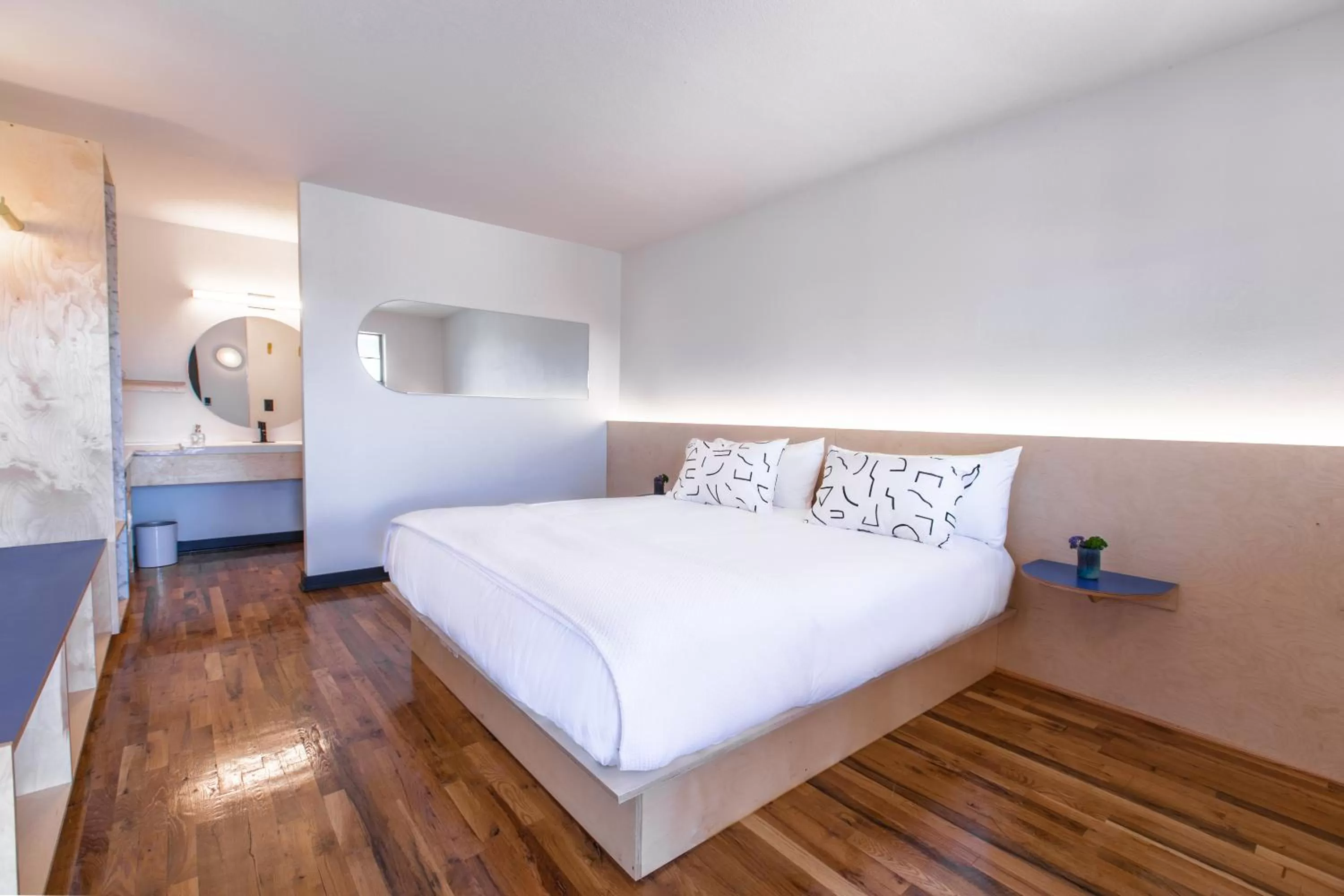 Bed in The Iris Motel