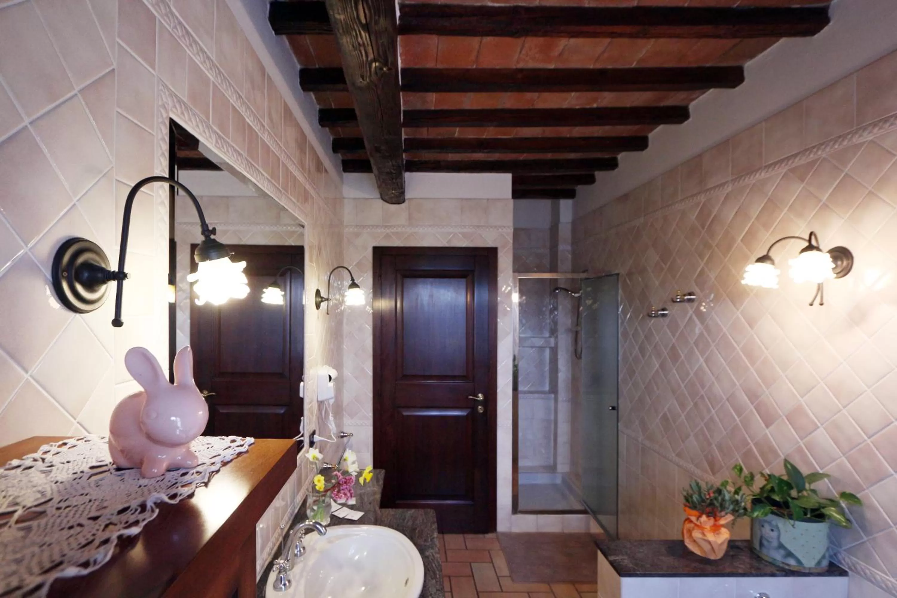 Bathroom, TV/Entertainment Center in B&B Le Noci di Feo