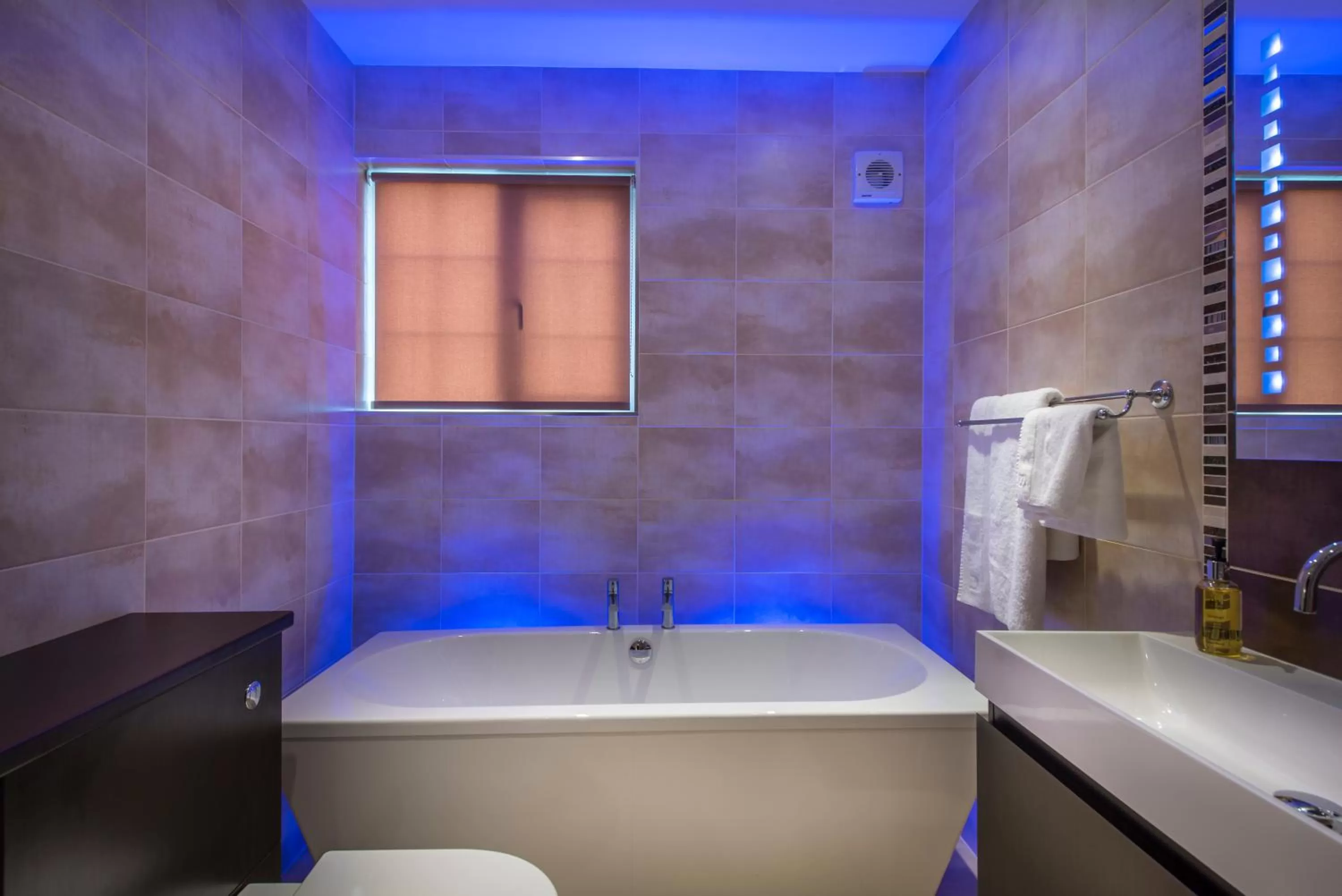 Bathroom in The White Hart Hotel, Boston, Lincolnshire - The Coaching Inn Group