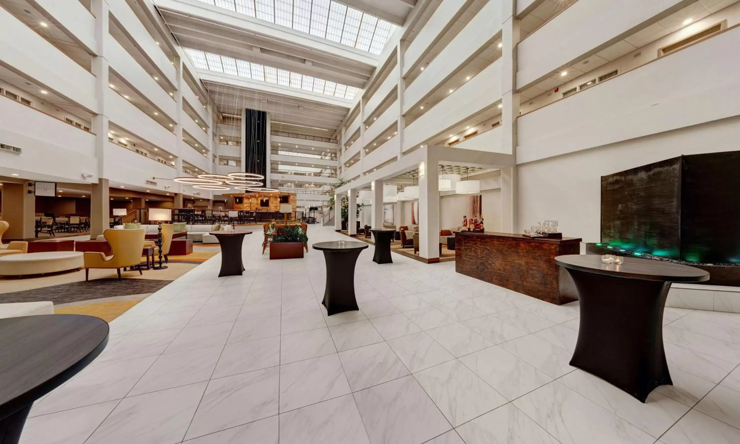 Lobby or reception in Embassy Suites by Hilton Milwaukee Brookfield