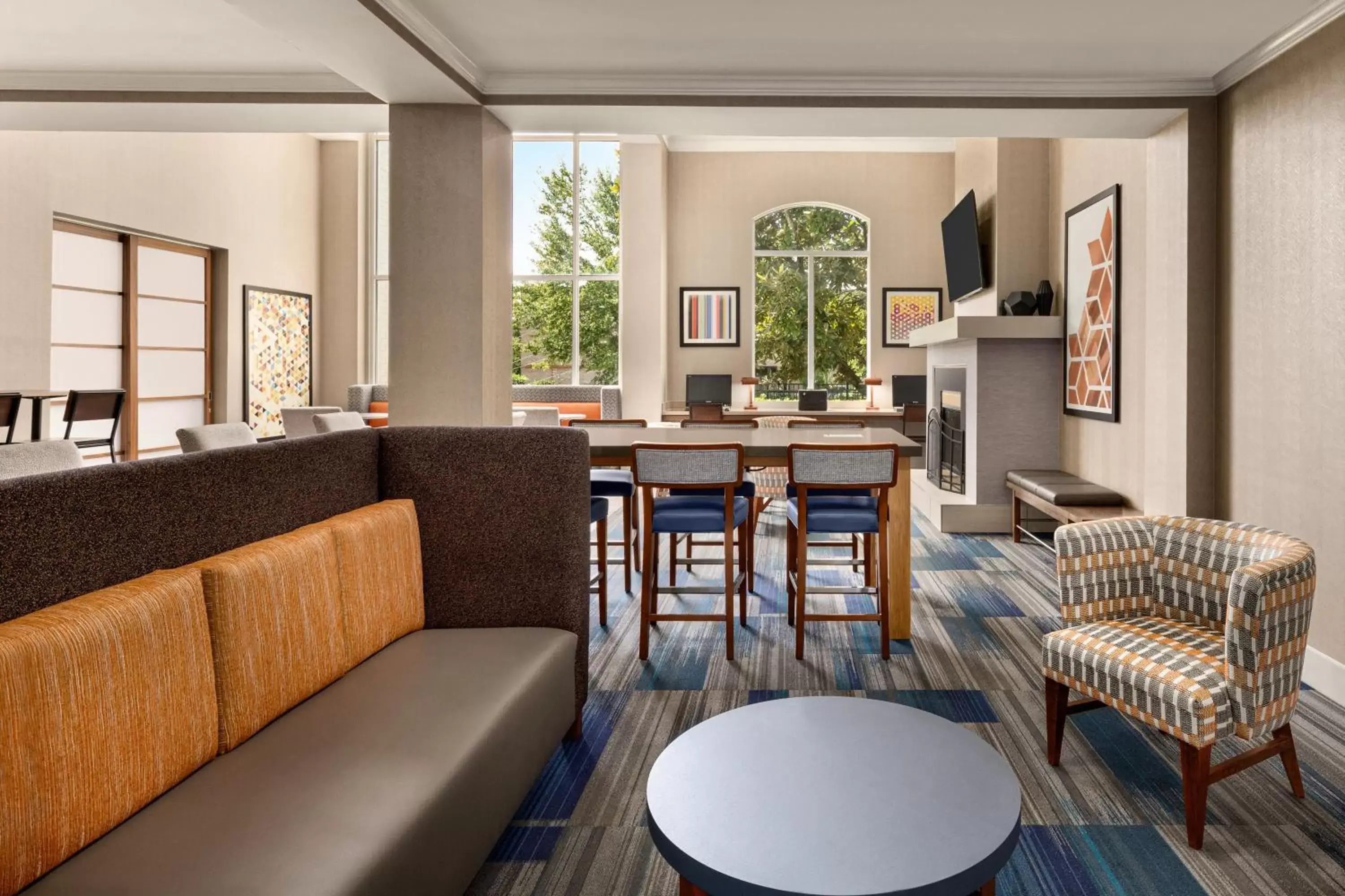 Property building, Lounge/Bar in Holiday Inn Express Hotel & Suites Auburn - University Area, an IHG Hotel