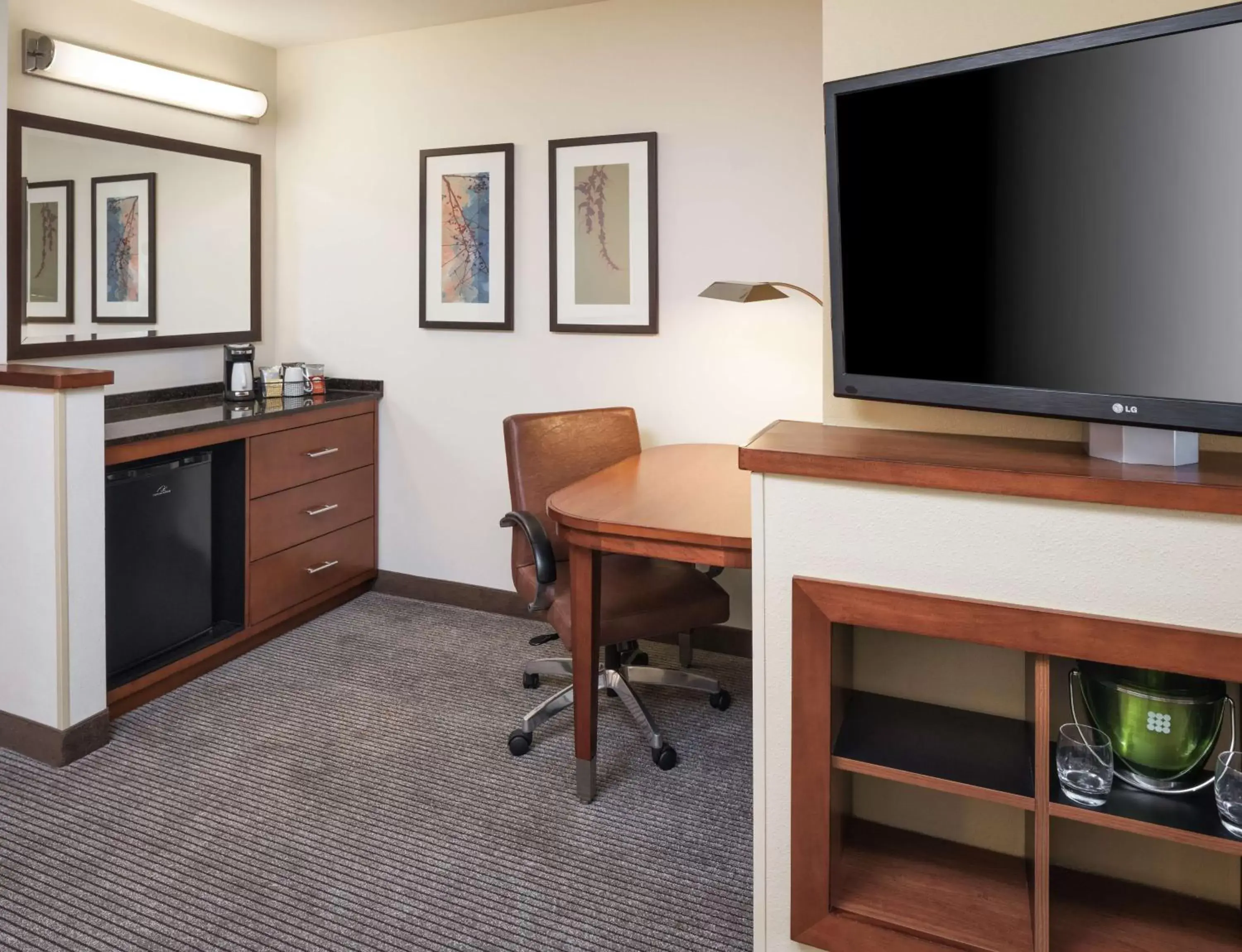 Photo of the whole room, TV/Entertainment Center in Hyatt Place South Bend/Mishawaka